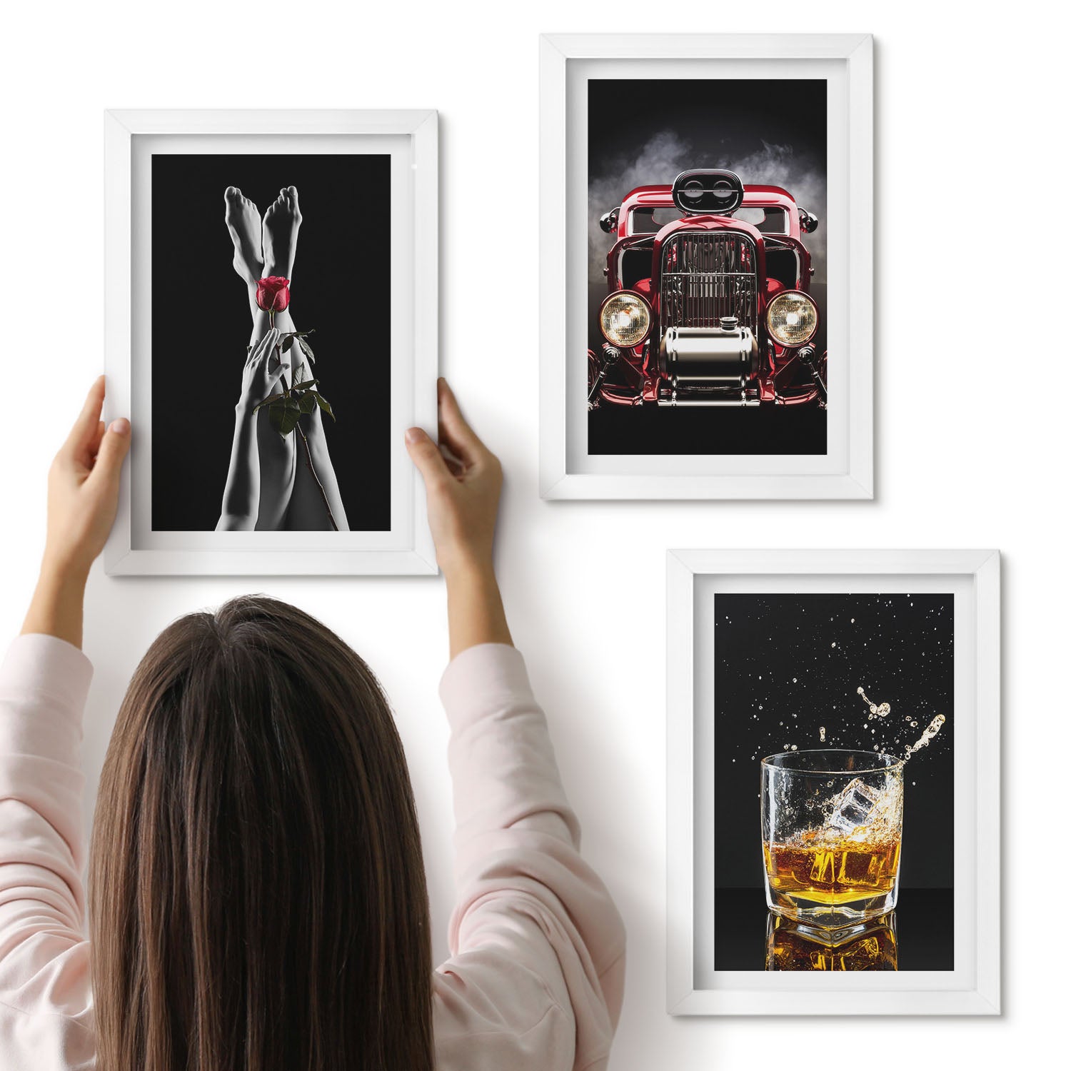 Galeria ścienna 3-częściowy komplet obrazów w białych ramach - Kobiece nogi z różą stary samochód szklanka whisky - ArtPrintCave