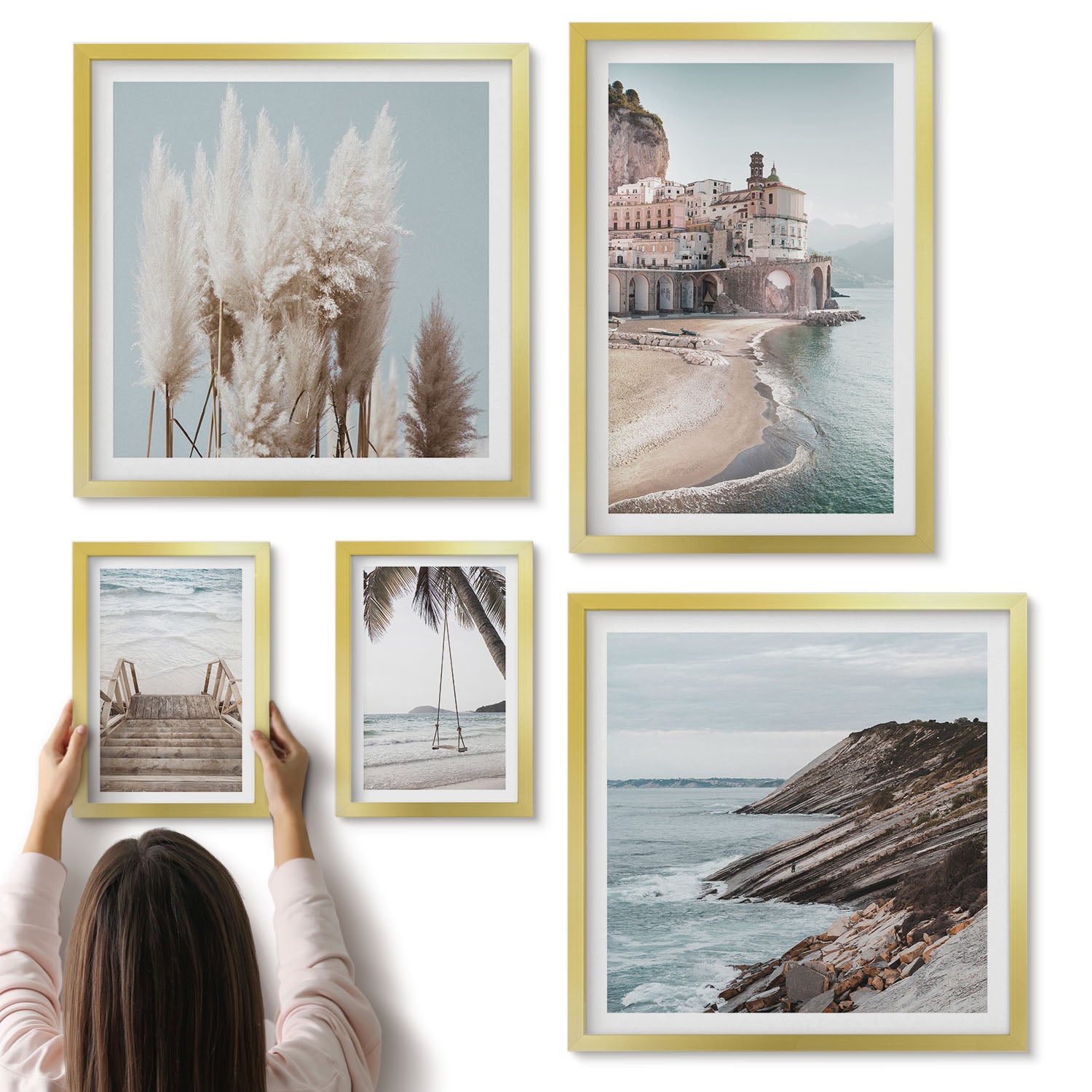 Galeria ścienna 5-częściowy komplet obrazów w złotych ramach - Stylowe widoki nadmorskie z plażami i architekturą - ArtPrintCave