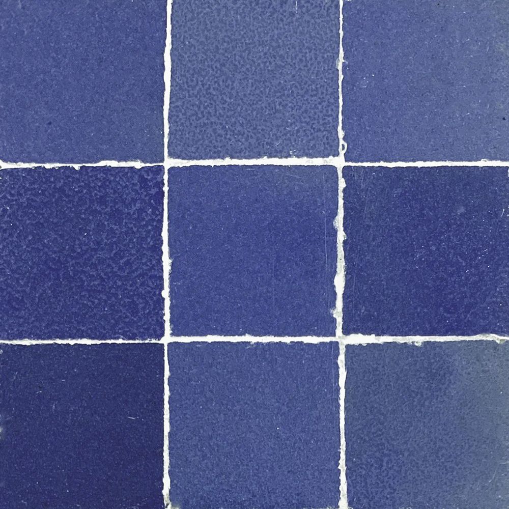 Zellige "Bilberry" – patchwork płytek Zellige w kolorze ciemnoniebieskim 10×10 cm – 100 szt., 1 m² – płytki ścienne do łazienek i kuchni.