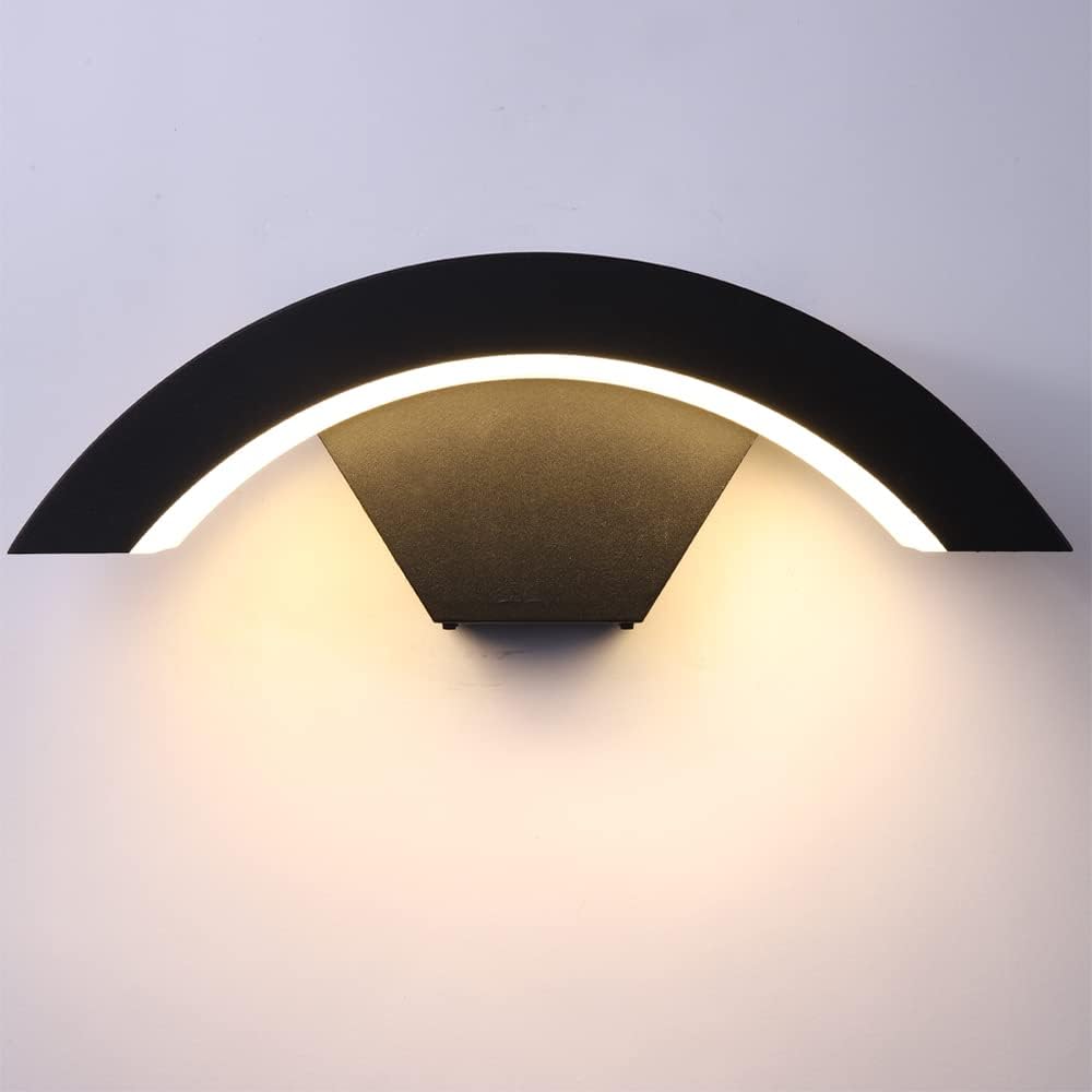 Elegancka lampa w kształcie zakrzywionego wachlarza, idealna do ogrodów, klatek schodowych, tarasów i sypialni (ciepłe, białe światło).