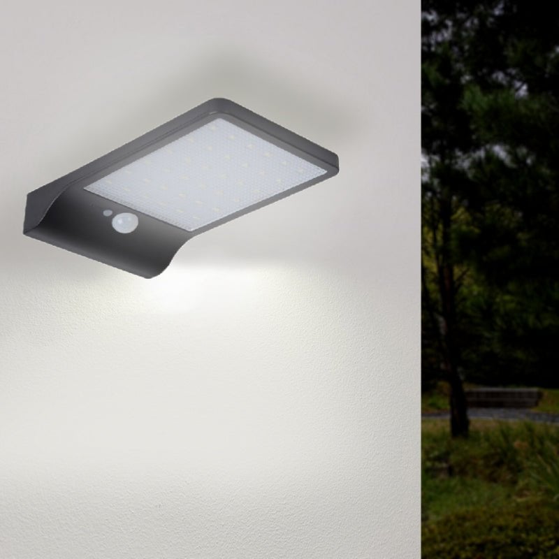 Czarny solarny kinkiet LED 2,5W z czujnikiem ruchu - SILUMEN