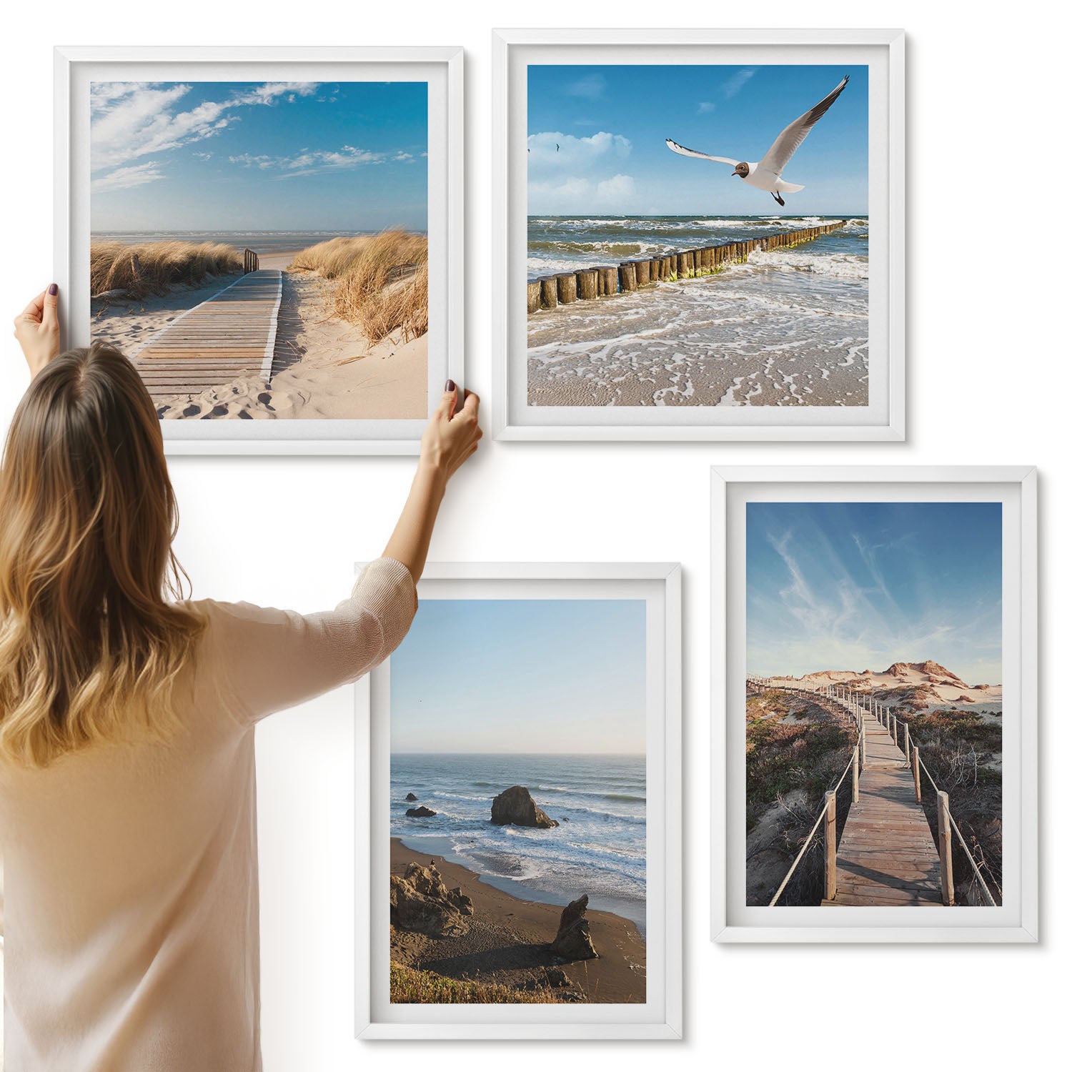 Galeria ścienna 4-częściowy komplet obrazów w białych ramach - Widok plaży z falami niebem i molo spacerowym - ArtPrintCave