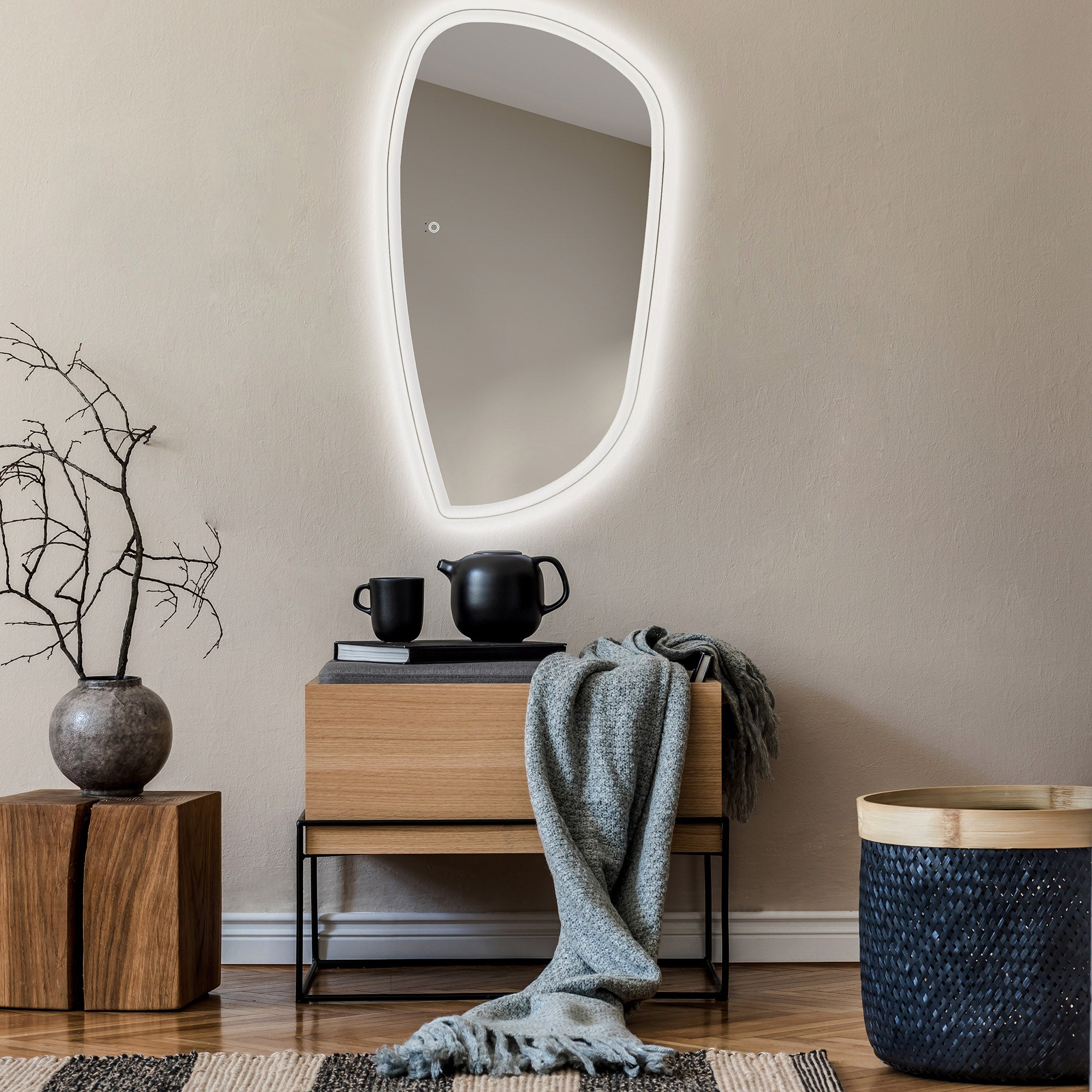 Asymetryczne lustro z oświetleniem LED Łazienka (54x94cm) Jasne lustro z oświetleniem | Chłodna biel 7000K