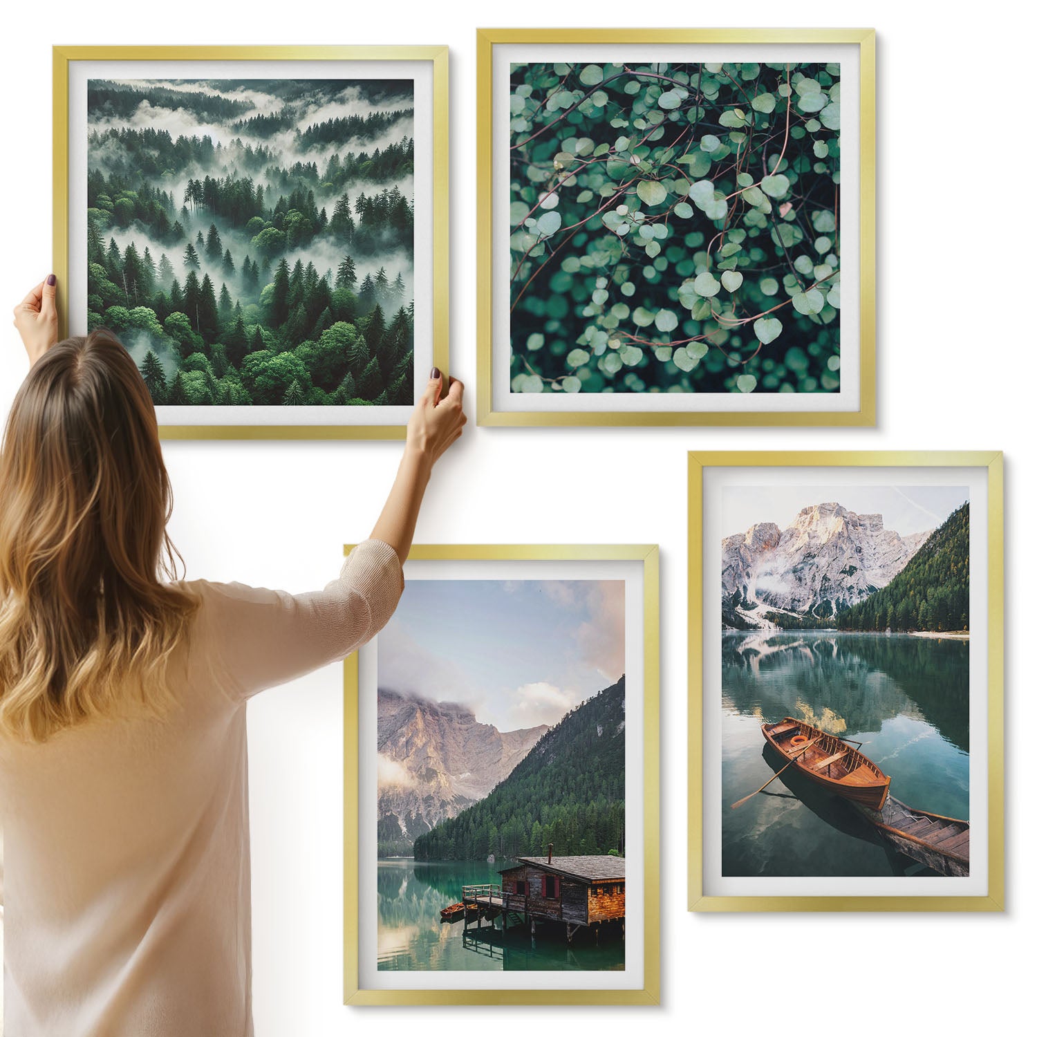 Galeria ścienna 4-częściowy komplet obrazów w złotych ramach - Górskie krajobrazy z jeziorem łódką i lasem we mgle - ArtPrintCave