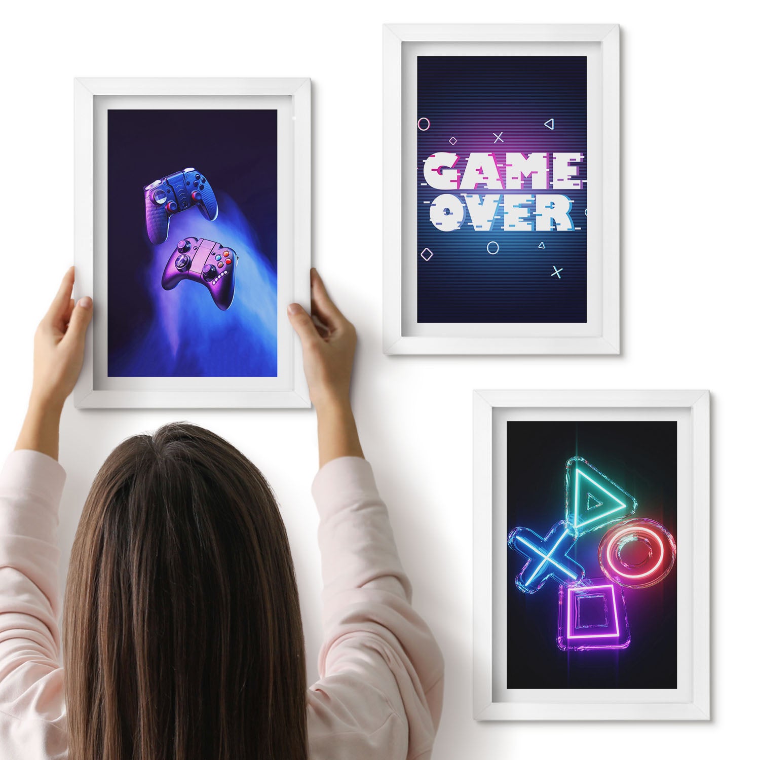 Galeria ścienna 3-częściowy komplet obrazów w białych ramach - Pady do gry napis Game Over ikony - ArtPrintCave