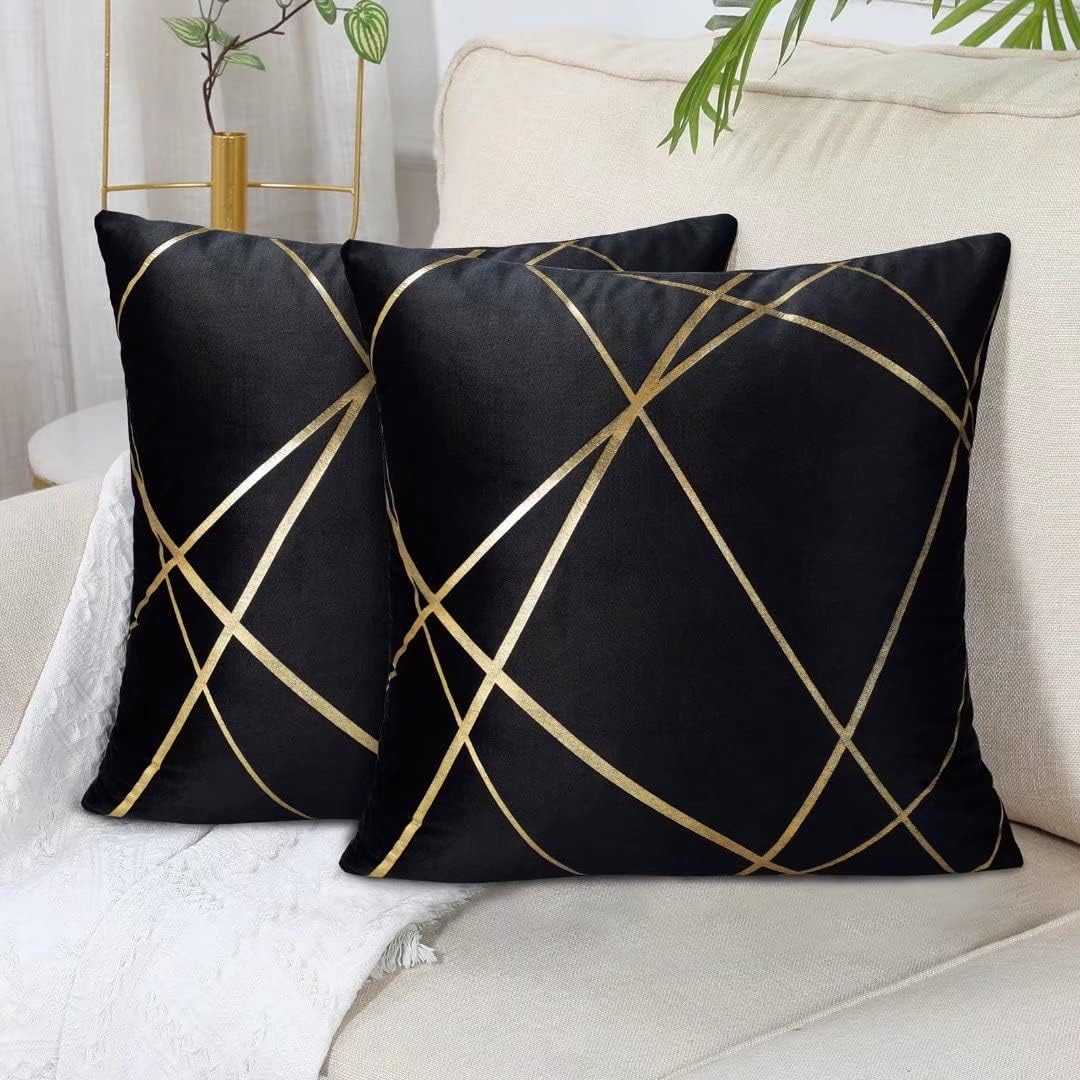 Poszewka na poduszkę z aksamitu 45 x 45 cm, czarna, dekoracyjna,ze złotymi liniami i geometrycznym wzorem do salonu, ławkę lub sofę – zestaw 2 sztuk