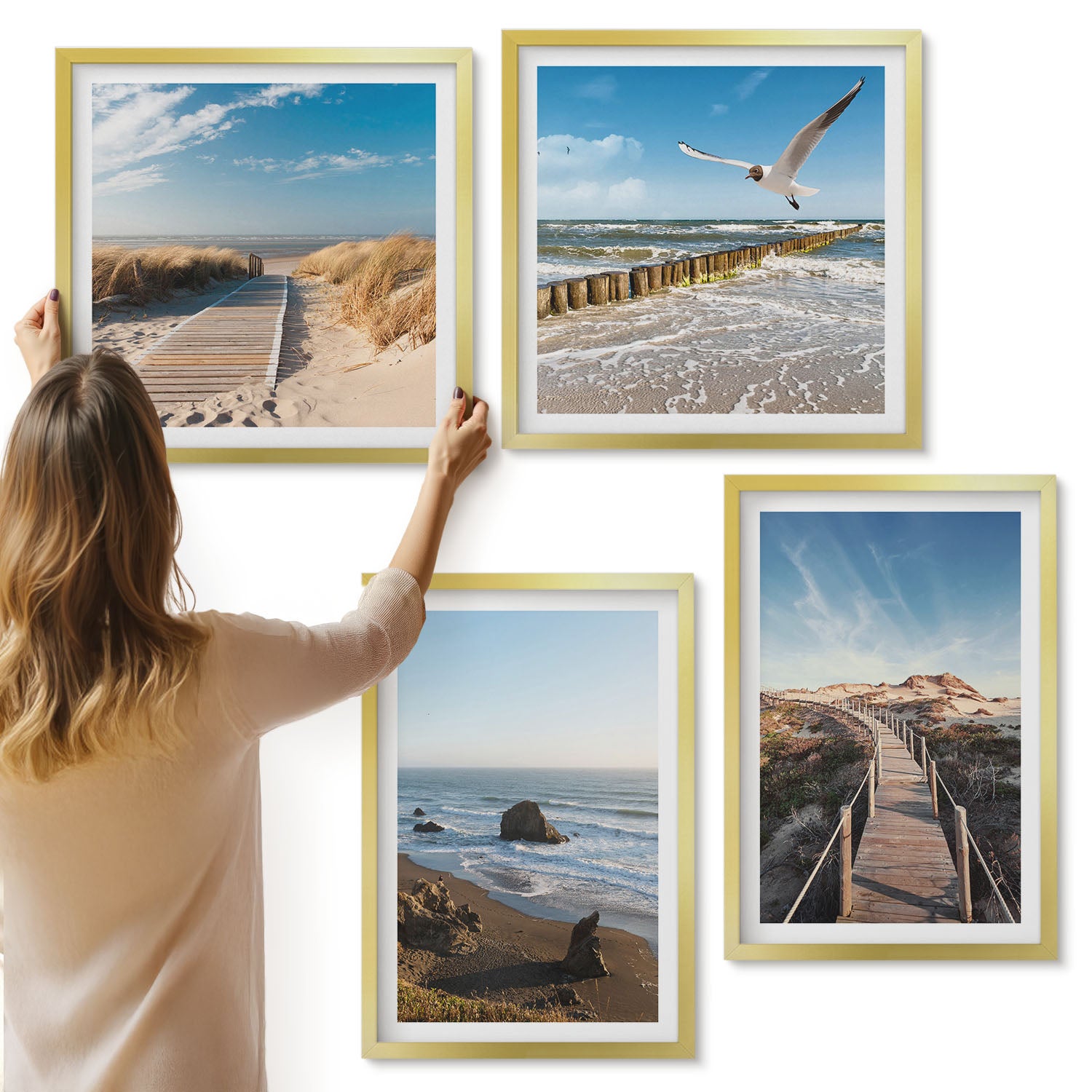Galeria ścienna 4-częściowy komplet obrazów w złotych ramach - Widok plaży z falami niebem i molo spacerowym - ArtPrintCave