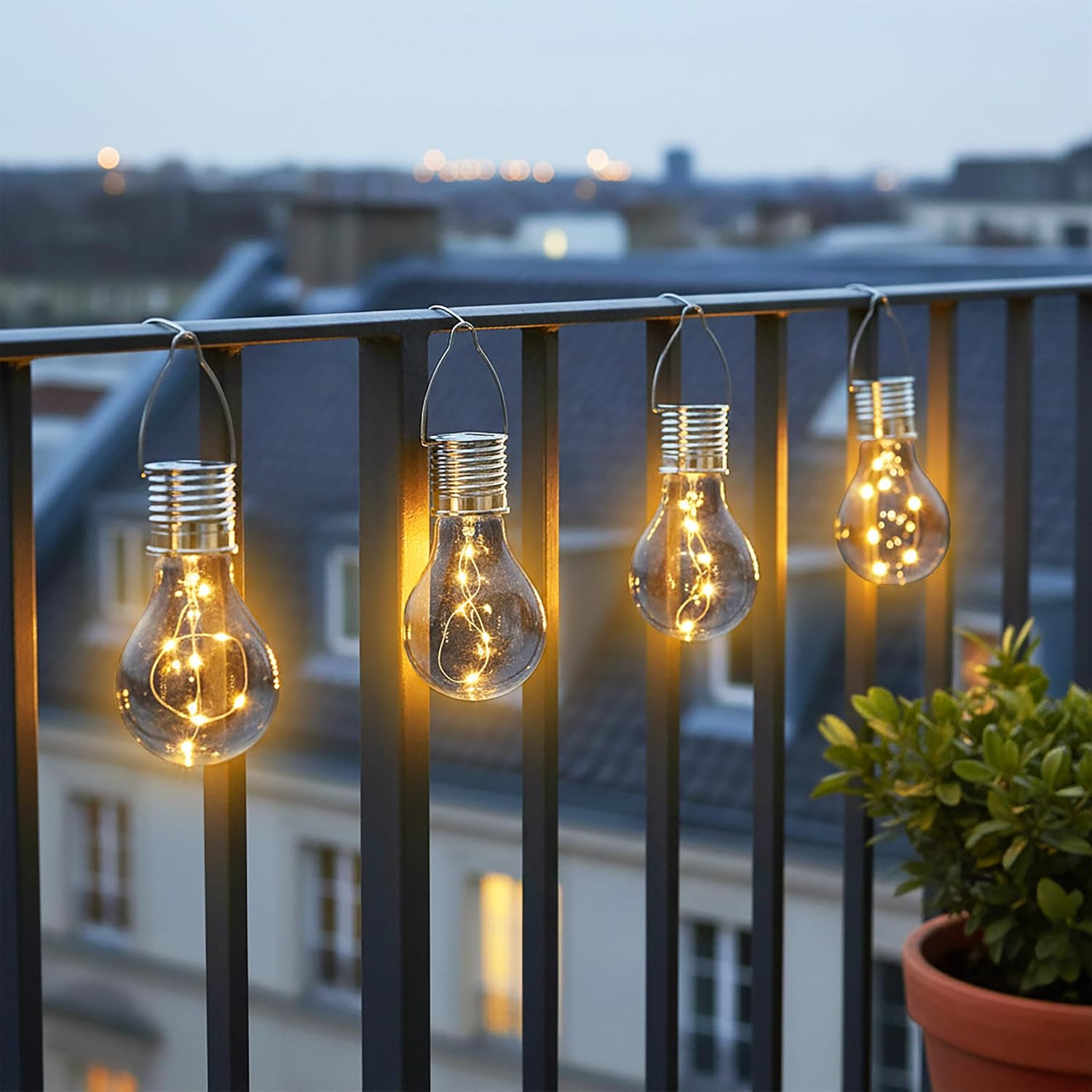 Zestaw 4 plastikowych żarówek solarnych - 15 cm - Przezroczysty - Odporna na warunki atmosferyczne dekoracyjna lampa LED - Do zawieszenia na zewnątrz