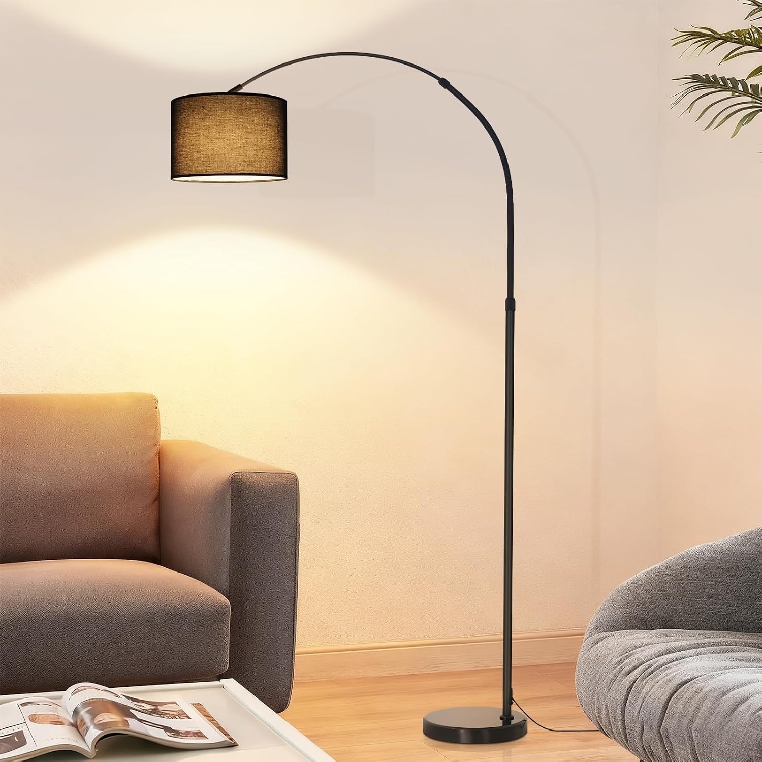 Lampa podłogowa Nettlife w kolorze matowej czerni z regulowanym kloszem z tkaniny (350°/90°), regulowana wysokość, podstawa 5 kg, żarówka E27