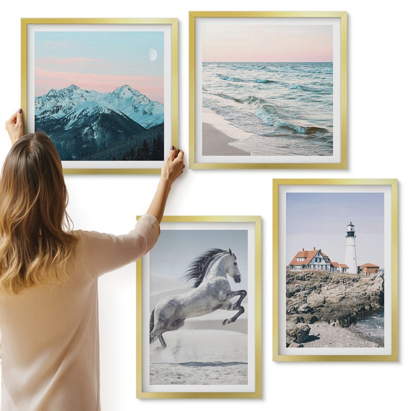 Galeria ścienna 4-częściowy komplet obrazów w złotych ramach - Konie w ruchu plaża i latarnia morska góry - ArtPrintCave