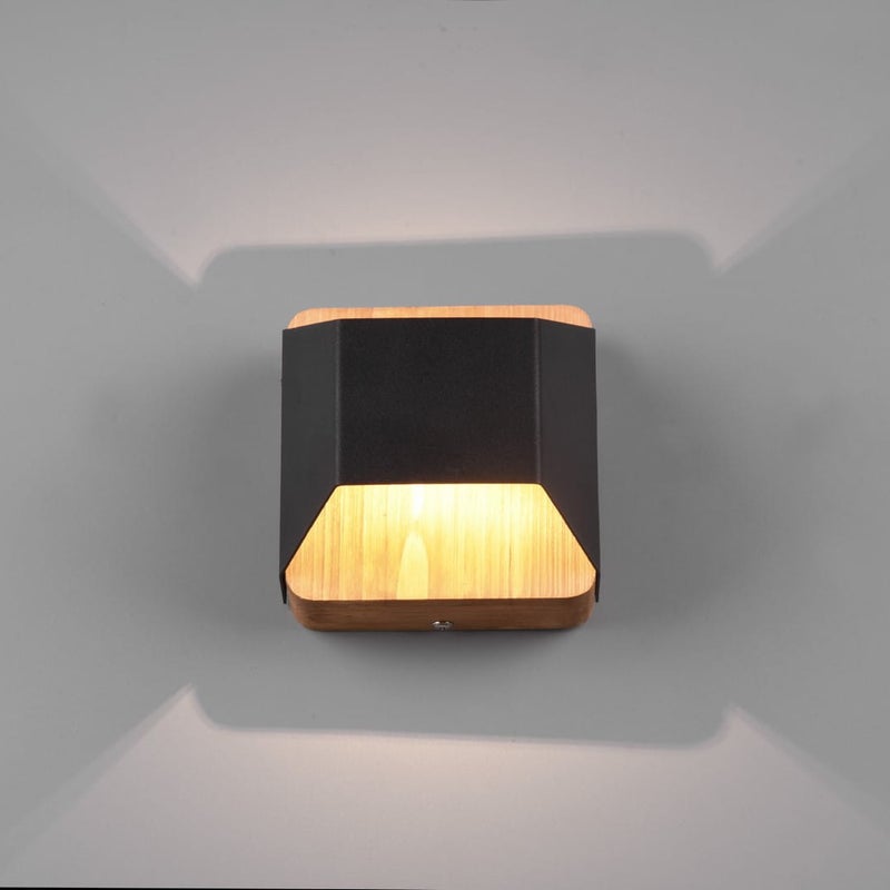 Kinkiet LED ARINO jasne drewno-czarny 4.3W Ciepła biel 400lm drewno wym:12x12,2x12,2cm IP20 Trio