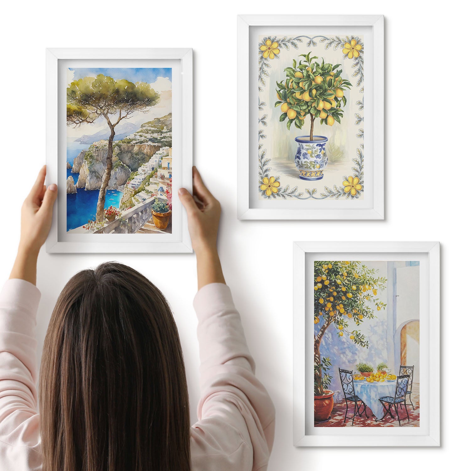 Galeria ścienna 3-częściowy komplet obrazów w białych ramach - Widoki na morze z drzewami cytrynowymi - ArtPrintCave