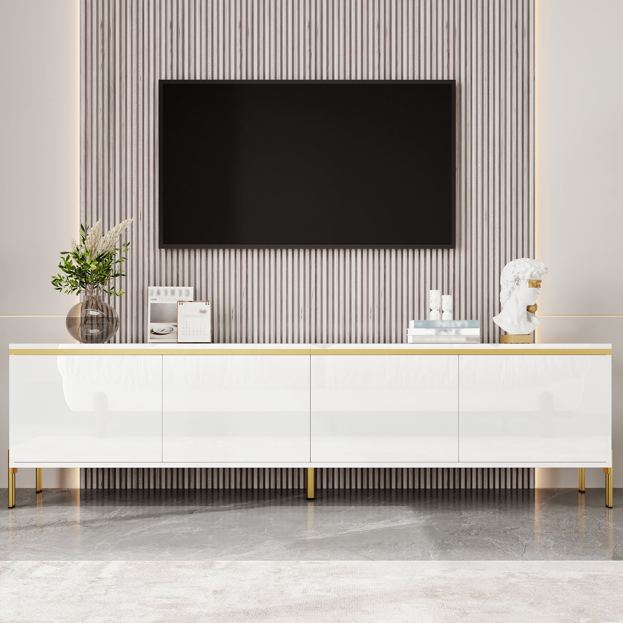 Nowoczesna szafka RTV z 4 drzwiami - 170 x 38 x 50 cm - Płyta wiórowa i złote metalowe nogi - Lakier błyszczący biały