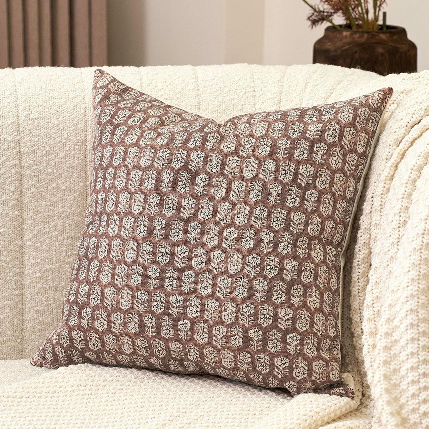 Poszewki na poduszki w kwiaty 45 x 45 cm do salonu, styl rustykalny, neutralne, dekoracyjne, na sofę, 1 sztuka, brązowy koniak