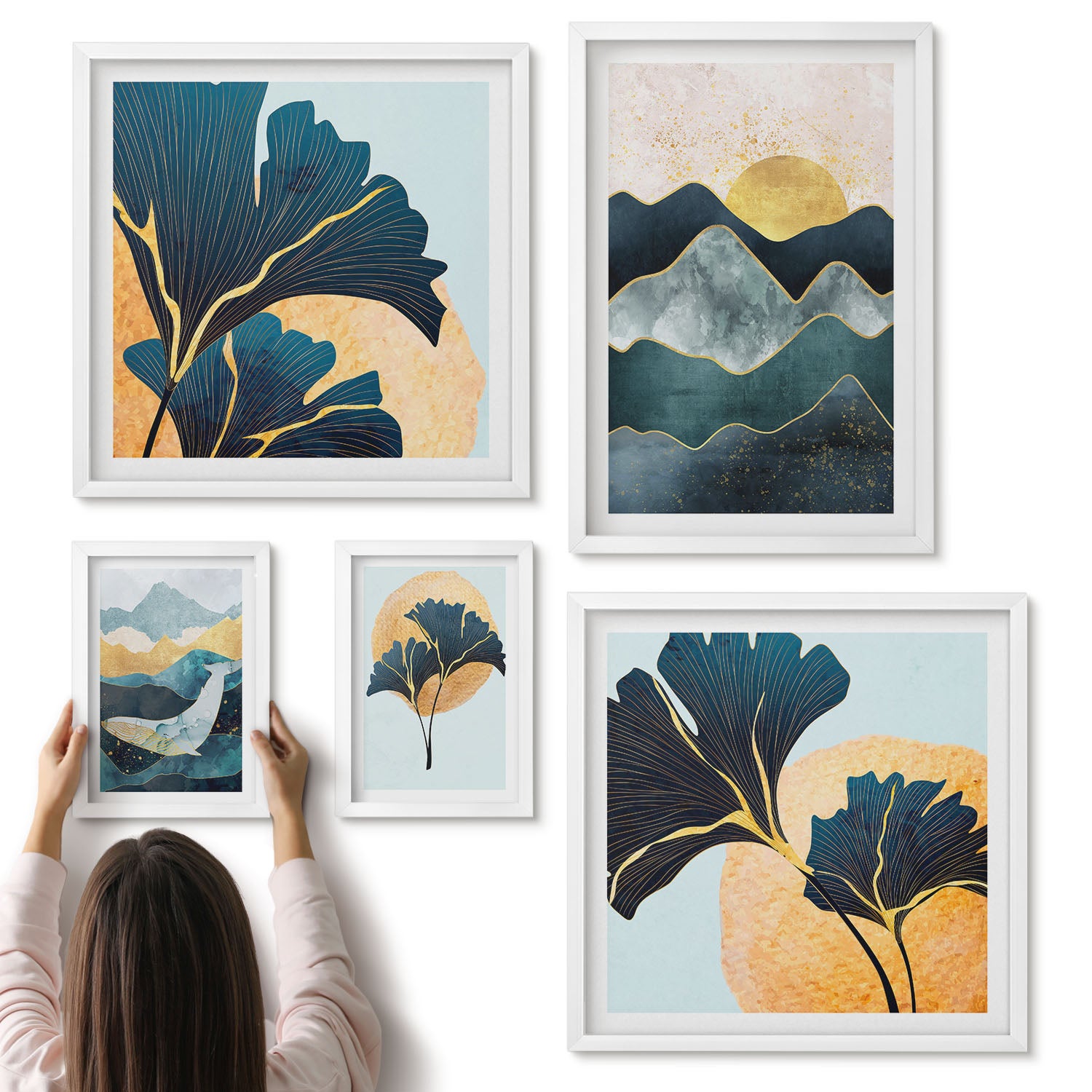 Galeria ścienna 5-częściowy komplet obrazów w białych ramach - Stylowe pejzaże górskie z roślinnymi akcentami dekoracyjnymi - ArtPrintCave