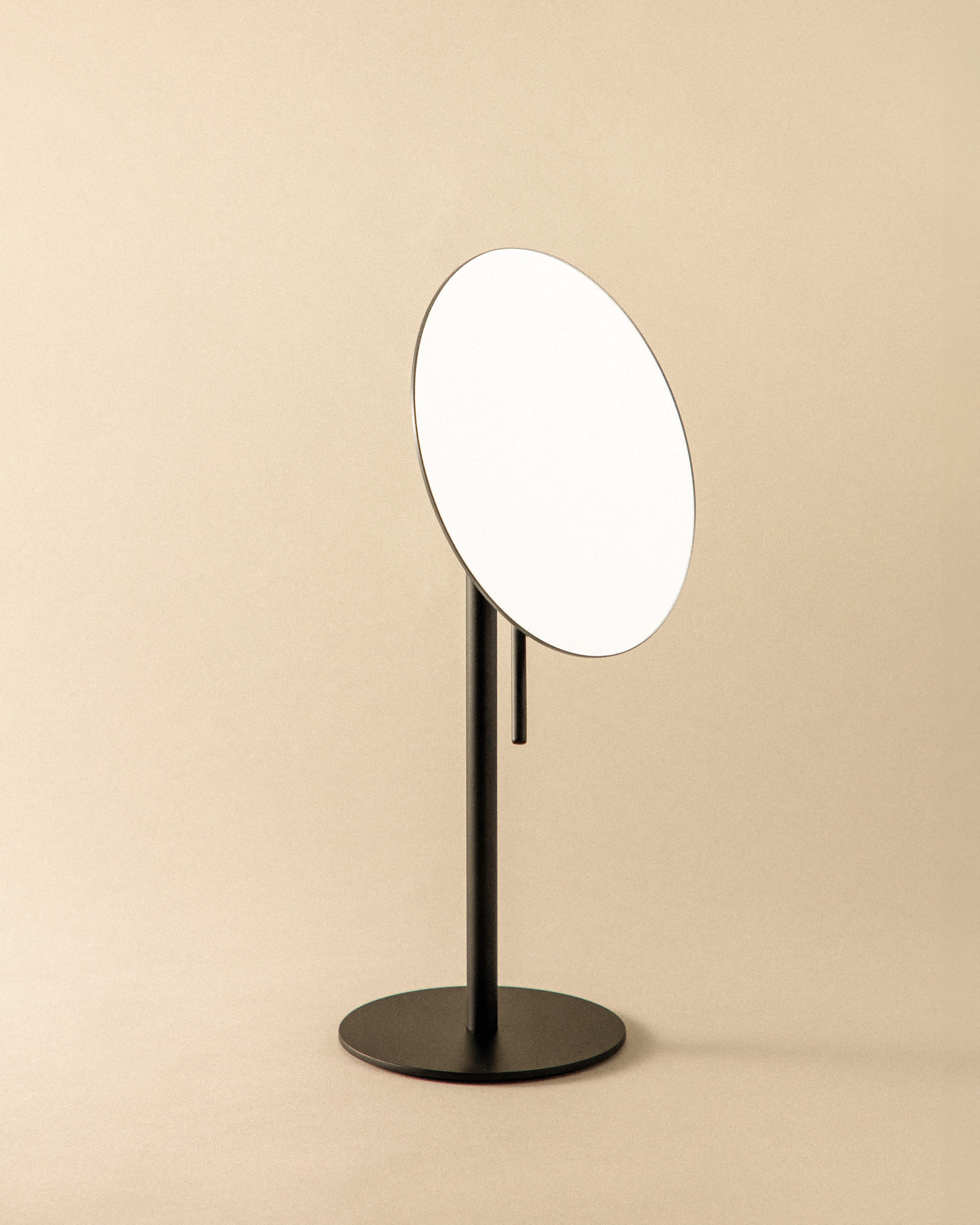 Lustro powiększające COSMIC 5x, regulowany kąt nachylenia ze stojakiem, antypoślizgowa podstawa, minimalistyczny design, kolekcja ESSENTIALS