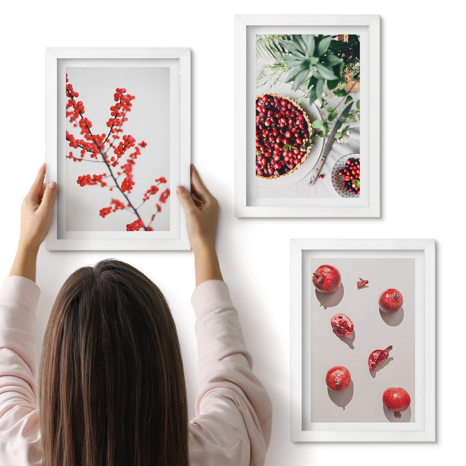 Galeria ścienna 3-częściowy komplet obrazów w białych ramach - Czerwone owoce i rośliny w minimalistycznym stylu - ArtPrintCave