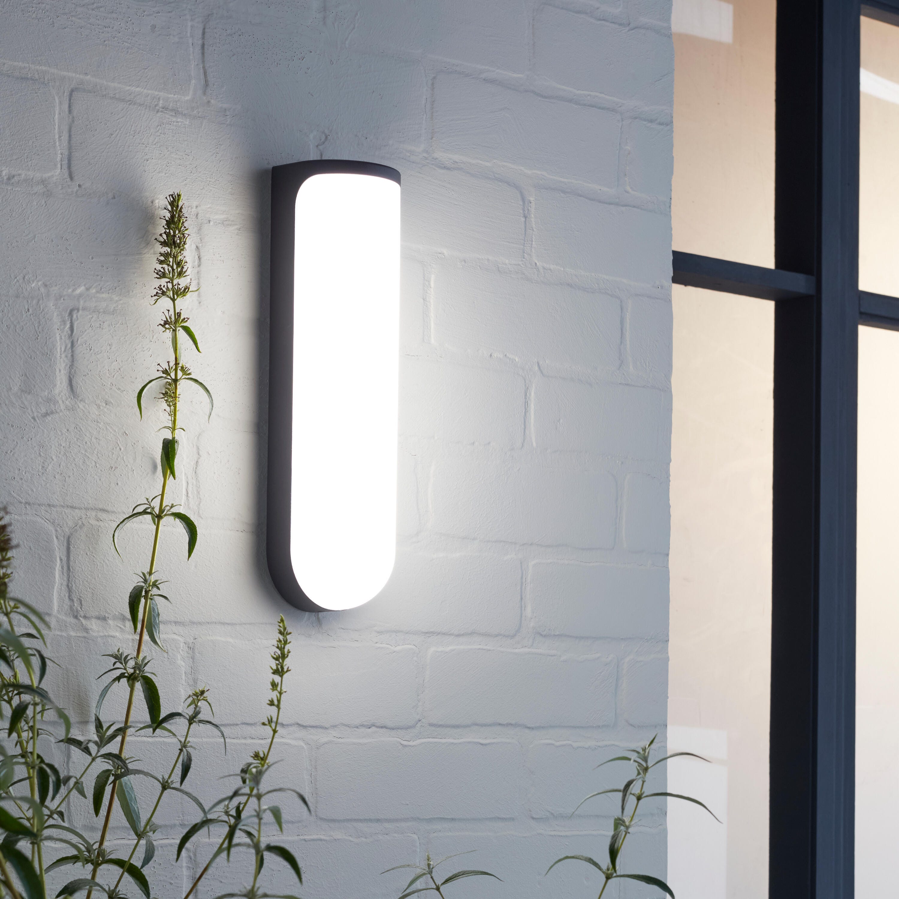 Kinkiet zewnętrzny LED Largo INSPIRE, 1000 lumenów, neutralny biały, czarny