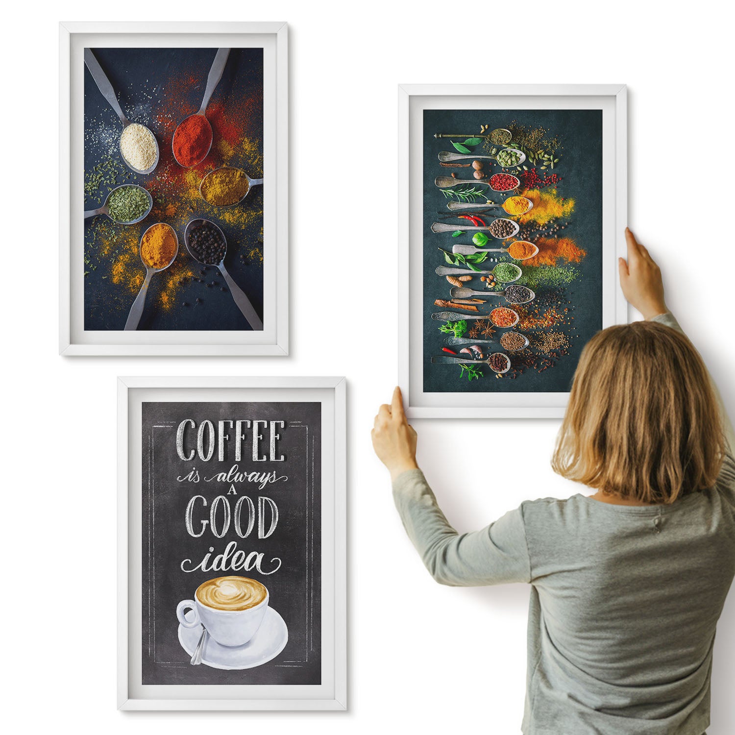 Galeria ścienna 3-częściowy komplet obrazów w białych ramach - Przyprawy kawa z filiżanką zioła kuchenne wzory - ArtPrintCave