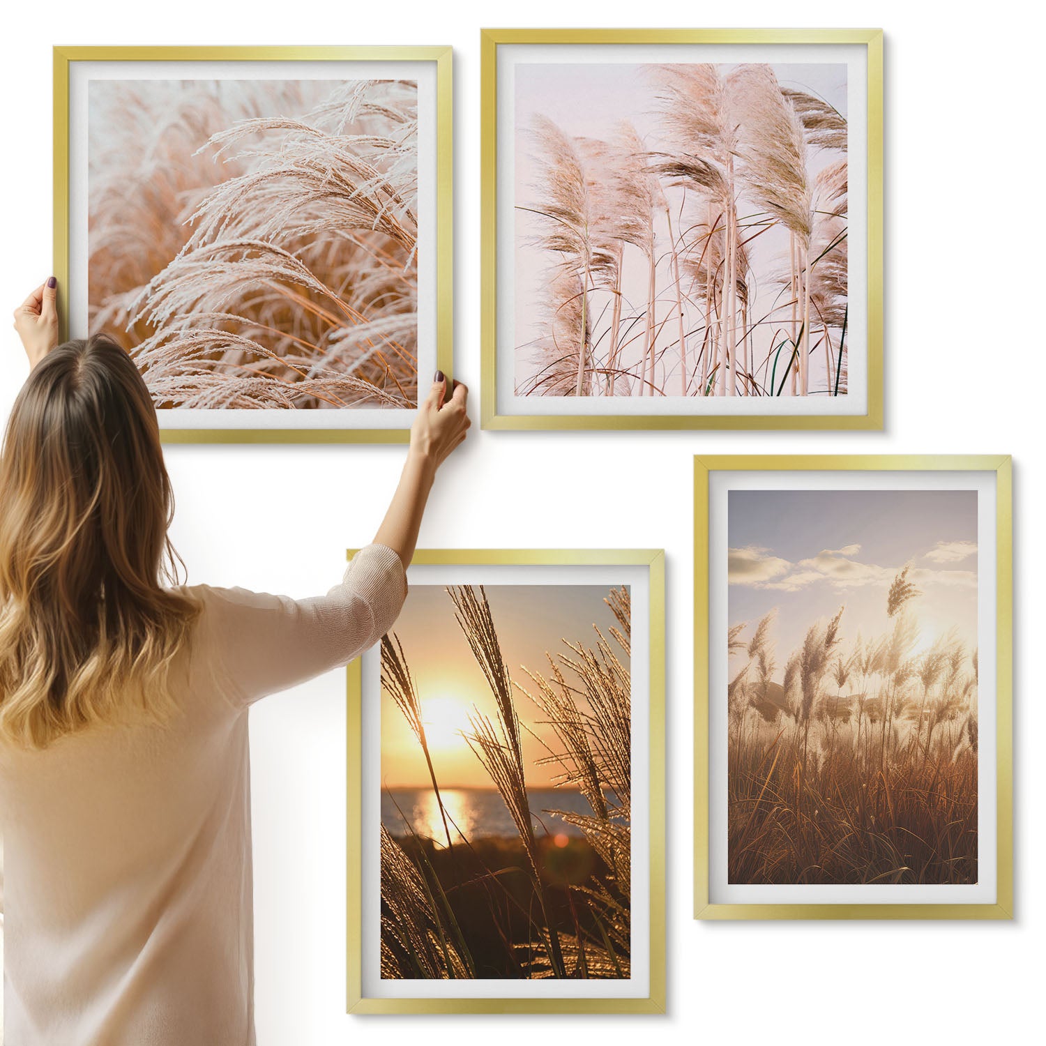 Galeria ścienna 4-częściowy komplet obrazów w złotych ramach - Delikatne trawy boho pola o zachodzie słońca - ArtPrintCave