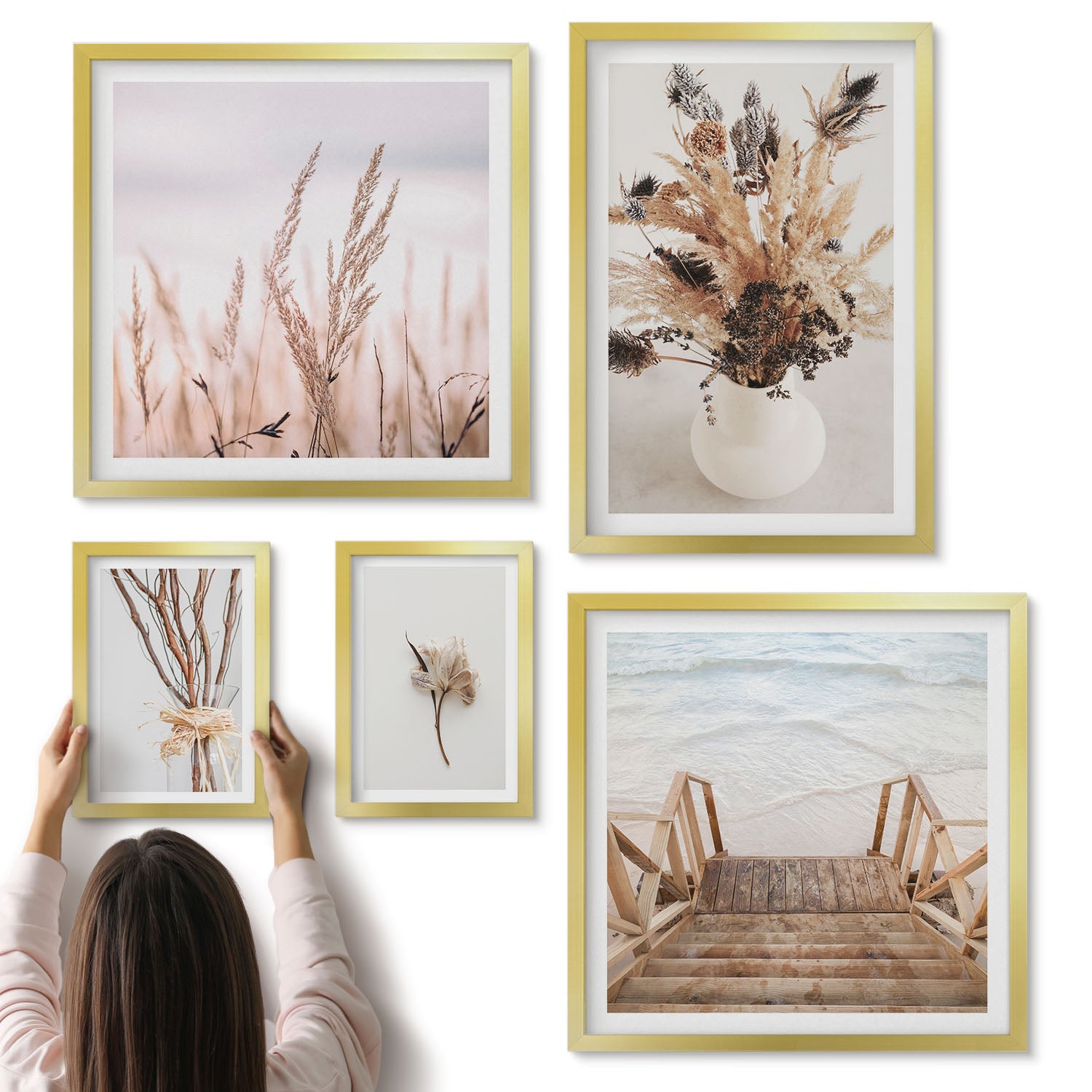 Galeria ścienna 5-częściowy komplet obrazów w złotych ramach - Stylowe dekoracje z suszonymi roślinami i krajobrazami wodnymi - ArtPrintCave