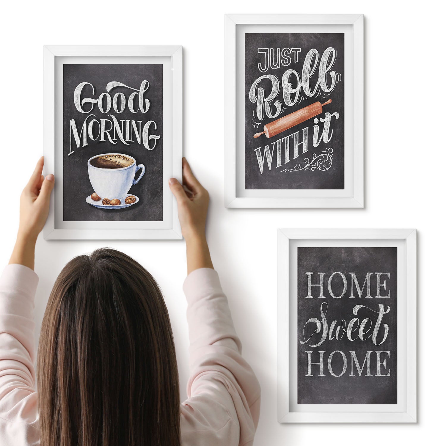 Galeria ścienna 3-częściowy komplet obrazów w białych ramach - Domowe motywy kuchenne napisy na tablicy - ArtPrintCave