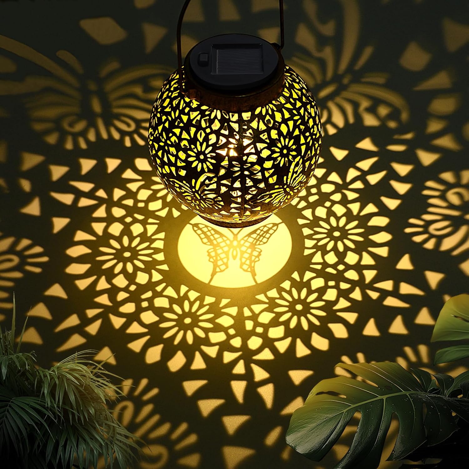 Lampa solarna zewnętrzna metalowa solarna wisząca motyl LED wodoodporna lampa motyl zasilana energią słoneczną, wydrążona dekoracyjna latarnia z diodą