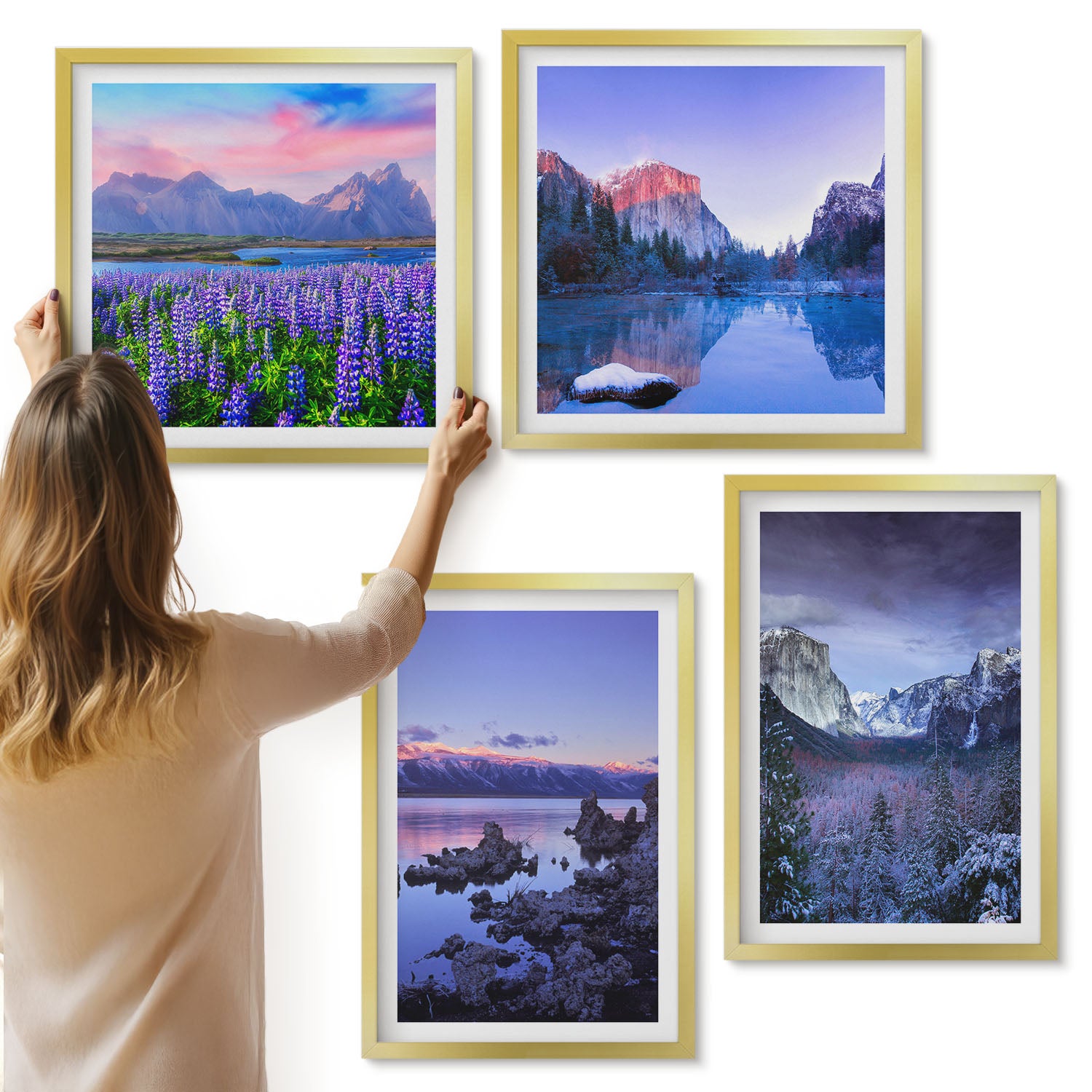 Galeria ścienna 4-częściowy komplet obrazów w złotych ramach - Krajobrazy górskie z wodą niebem i polem kwiatów - ArtPrintCave
