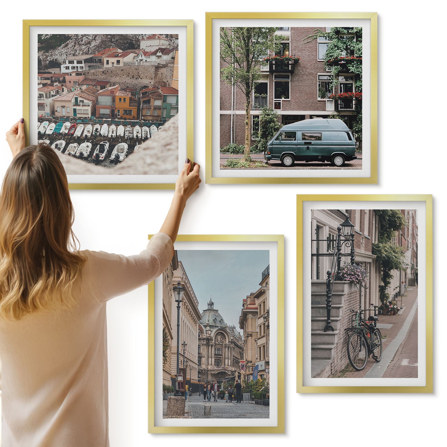 Galeria ścienna 4-częściowy komplet obrazów w złotych ramach - Miejskie spokojne widoki na budynki - ArtPrintCave