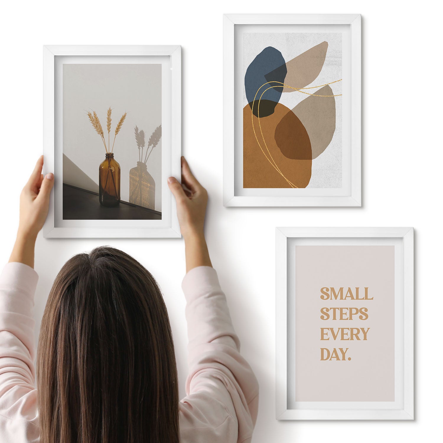 Galeria ścienna 3-częściowy komplet obrazów w białych ramach - Abstrakcyjne kształty i naturalne akcenty w zestawie - ArtPrintCave