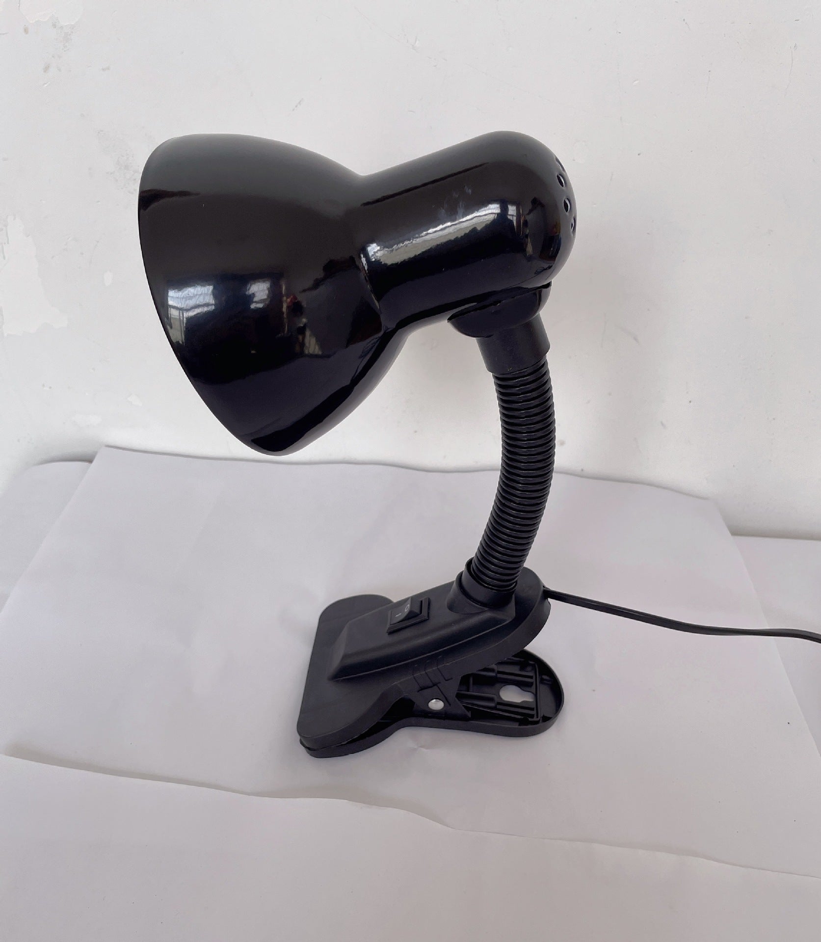 Lampa biurkowa (czarna) Rozświetl swoje miejsce pracy stylowo i efektywnie