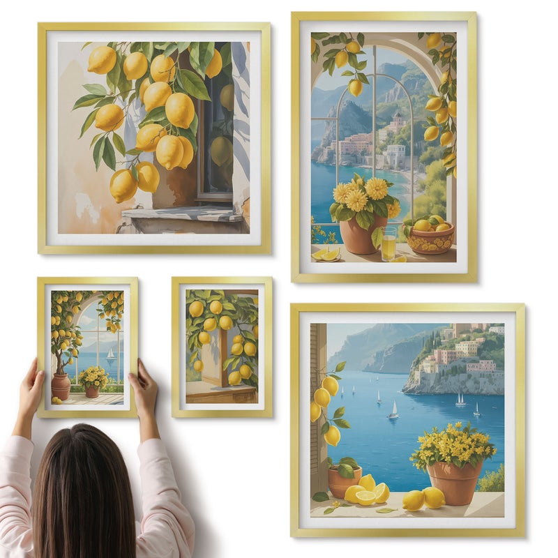 Galeria ścienna 5-częściowy komplet obrazów w złotych ramach - Cytrynowe akcenty w stylu prowansalskim z widokami na morze - ArtPrintCave