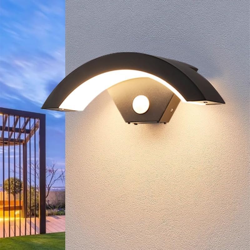 Zewnętrzna lampa ścienna z czujnikiem ruchu, 24 W, 2650 lumenów, czarna, wodoodporna IP65, 3000 K, odpowiednia na ganki i inne miejsca.