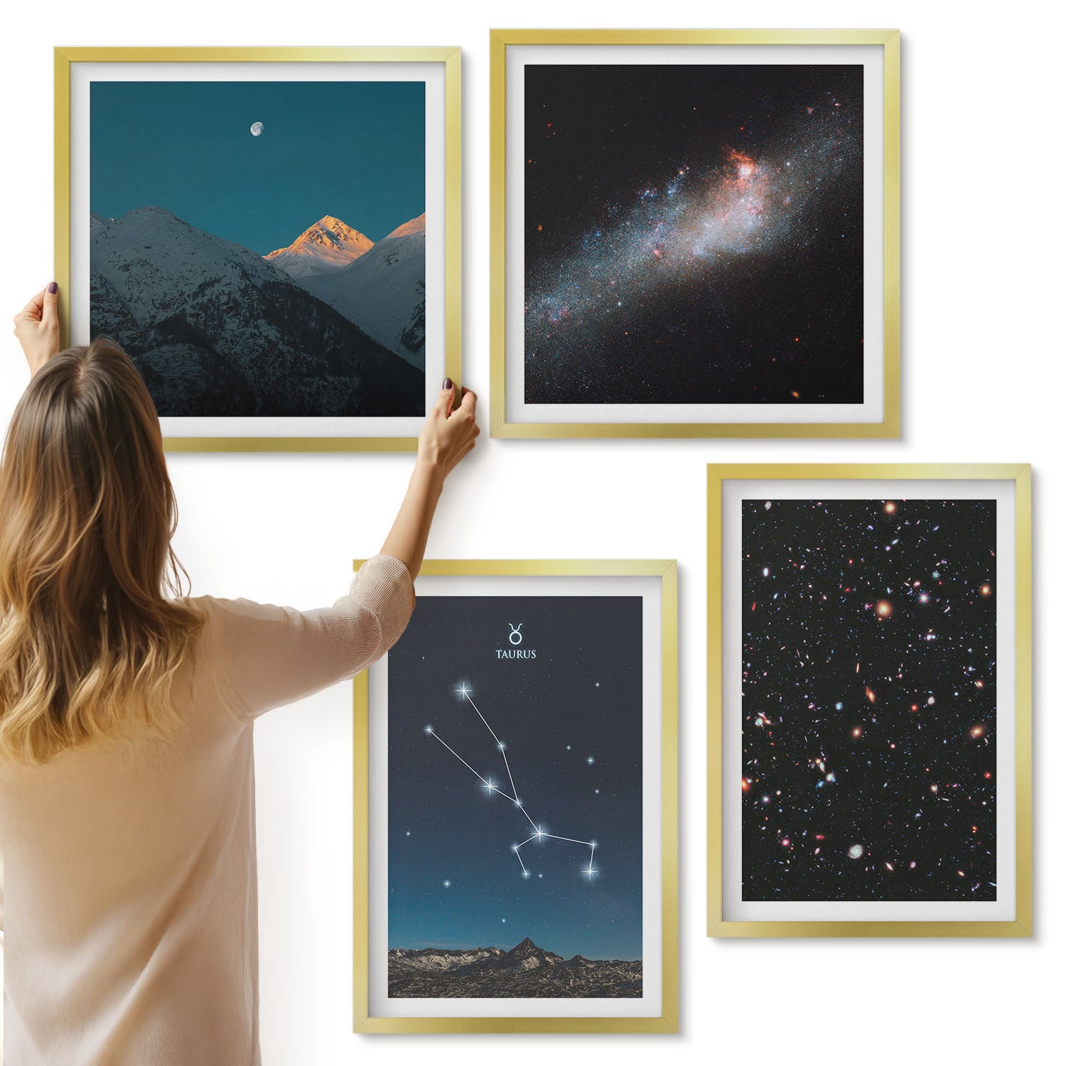 Galeria ścienna 4-częściowy komplet obrazów w złotych ramach - Kosmiczne pejzaże z gwiazdami i konstelacja Byka - ArtPrintCave