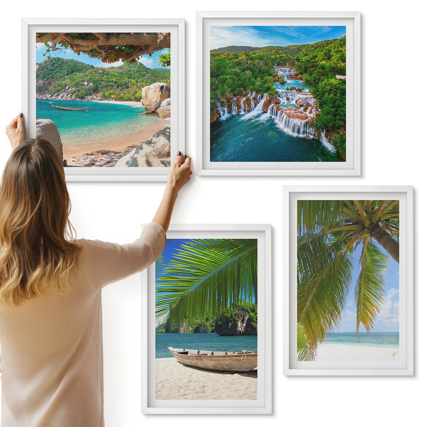 Galeria ścienna 4-częściowy komplet obrazów w białych ramach - Plaża z łodzią wodospady i palmy w tropikach - ArtPrintCave