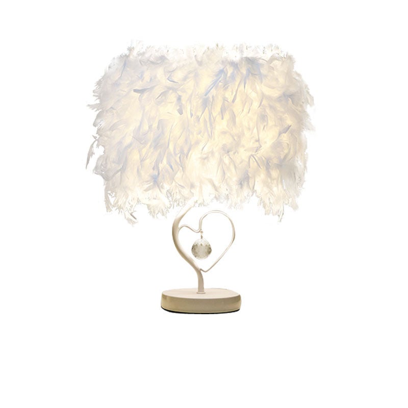 Lampa stołowa w kształcie serca z piórami - Romantyczna lampa biurkowa z delikatnym światłem do dekoracji sypialni