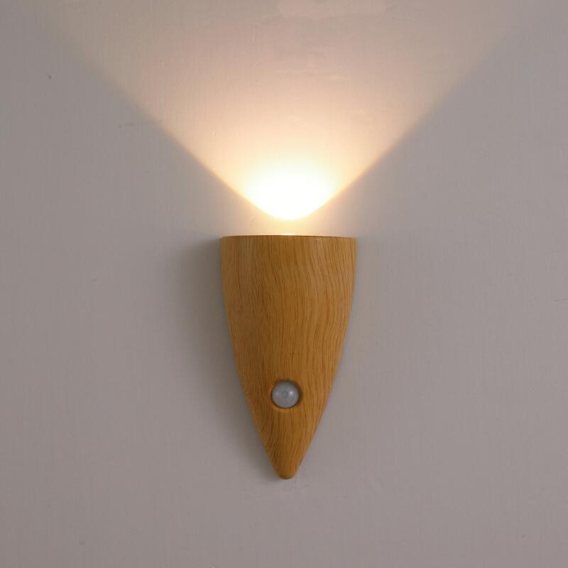 Magnetyczna lampa ścienna LED z trzema regulowanymi temperaturami barwowymi i czujnikiem ruchu 120° (wygląd jasnego drewna).