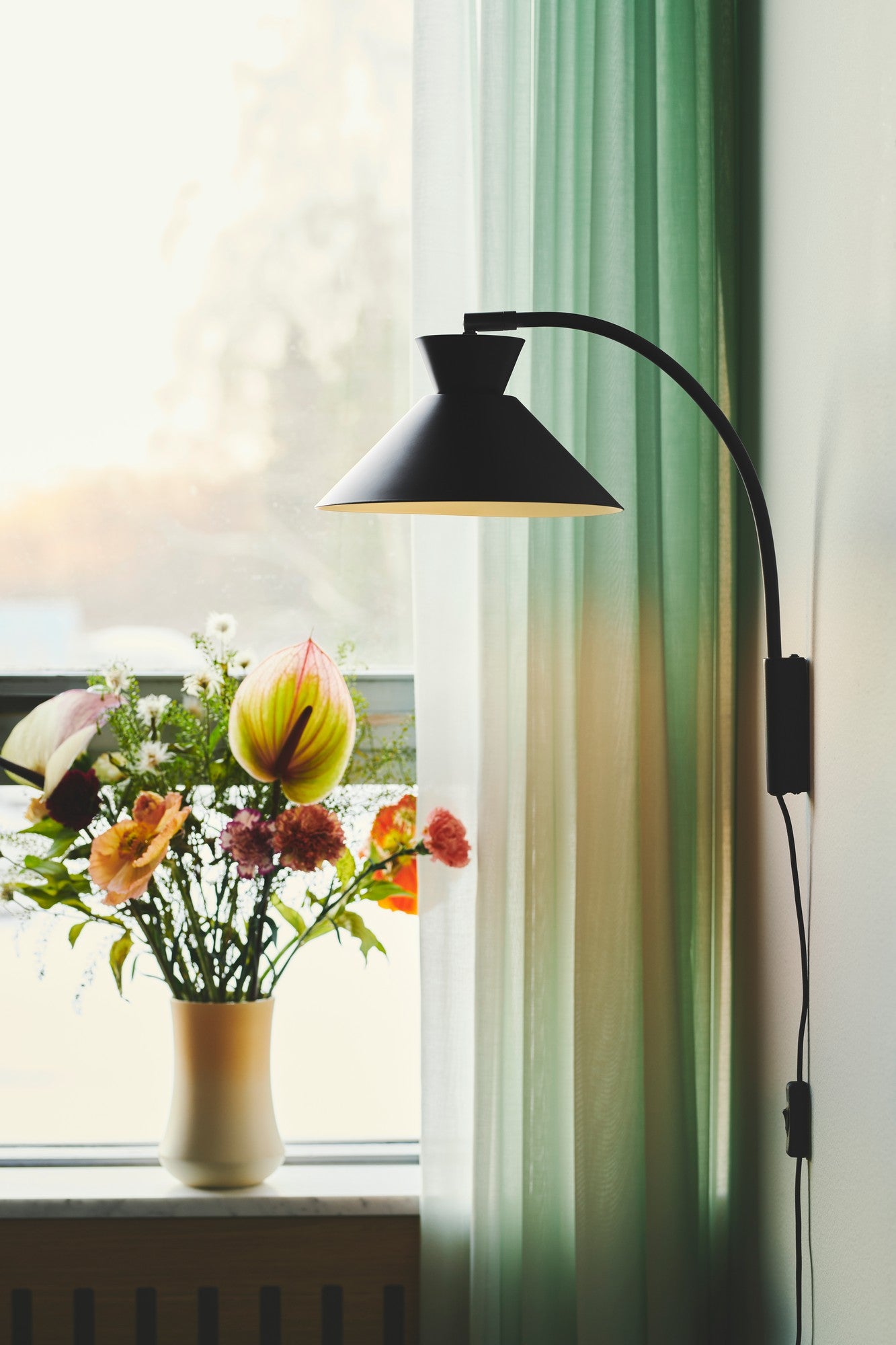 Elegancka lampa ścienna Dial czarny - 2213371003