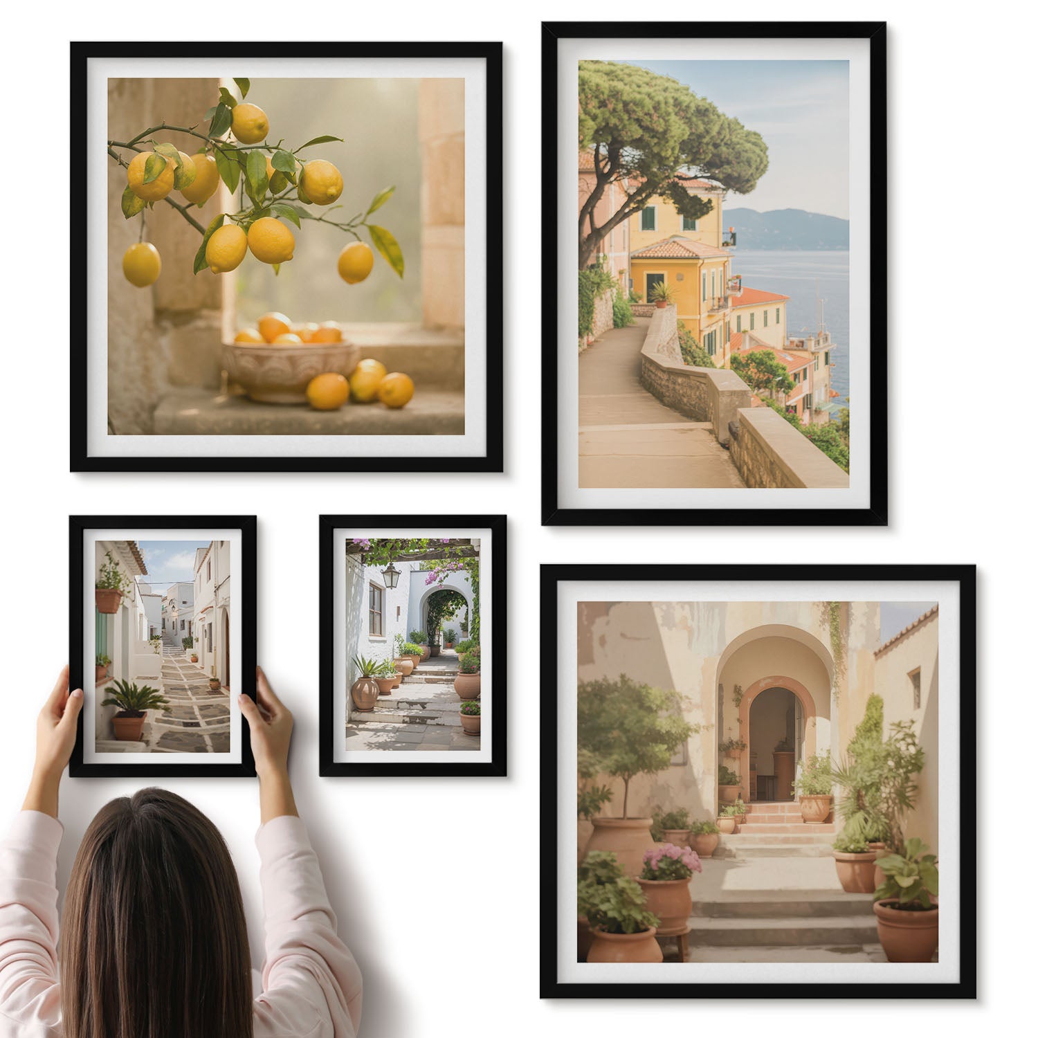 Galeria ścienna 5-częściowy komplet obrazów w czarnych ramach - Urokliwe uliczki i owoce w stylu śródziemnomorskim - ArtPrintCave