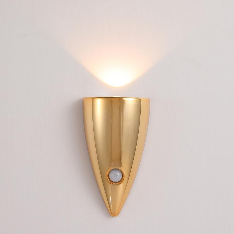 Magnetyczna lampa ścienna LED z trzema regulowanymi temperaturami barwowymi i czujnikiem ruchu 120° (złota).