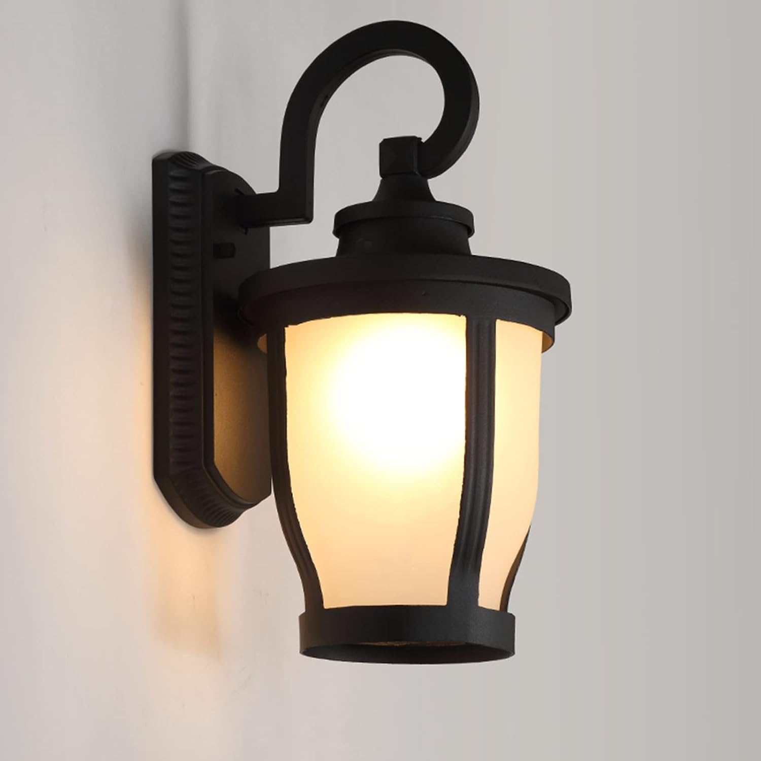 Zewnętrzna lampa ścienna wykonana z matowego szkła i wodoodpornego aluminium - 40W - nadaje się do oświetlenia drzwi wejściowych.