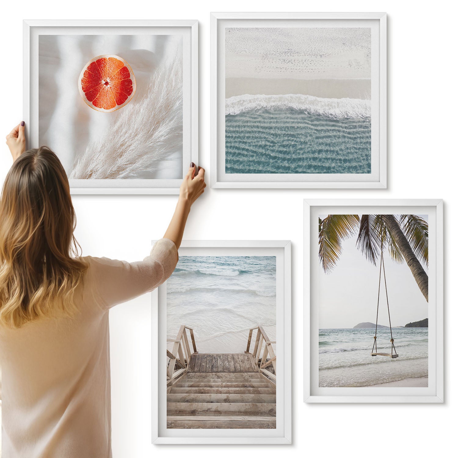 Galeria ścienna 4-częściowy komplet obrazów w białych ramach - Plaża z drewnianymi schodami wakacyjny klimat - ArtPrintCave