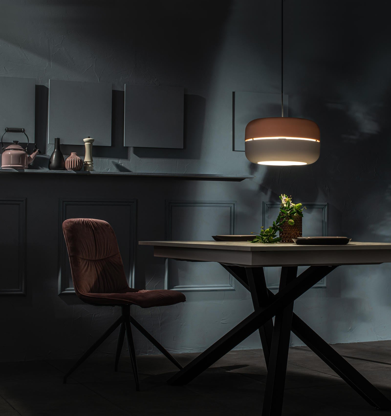 Lampa wisząca Idra z metalowym kloszem w kolorze różowo-szarym, regulowana wysokość, gniazdo E27, maks. 40 W – nowoczesny design