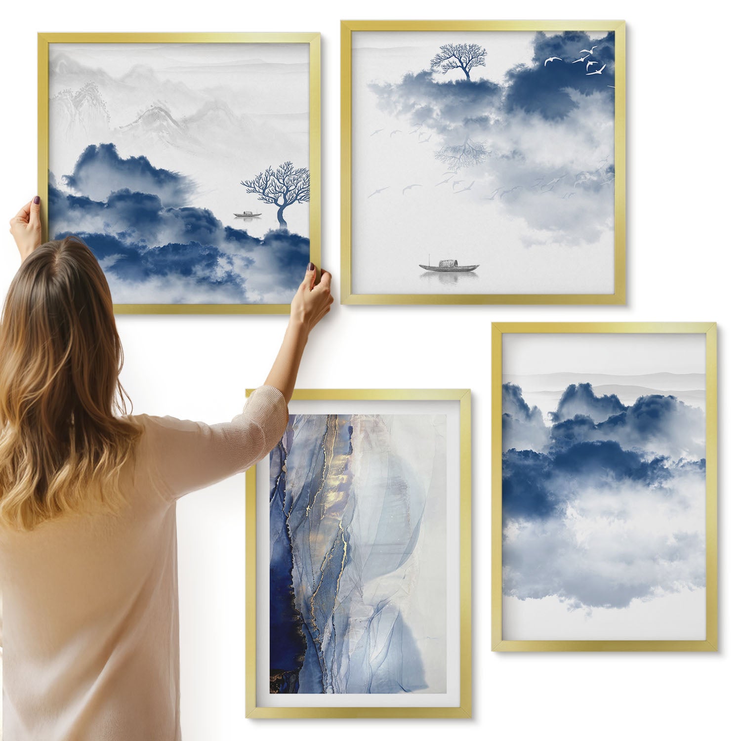 Galeria ścienna 4-częściowy komplet obrazów w złotych ramach - Góry chmur z drzewami i ptakami w tle - ArtPrintCave
