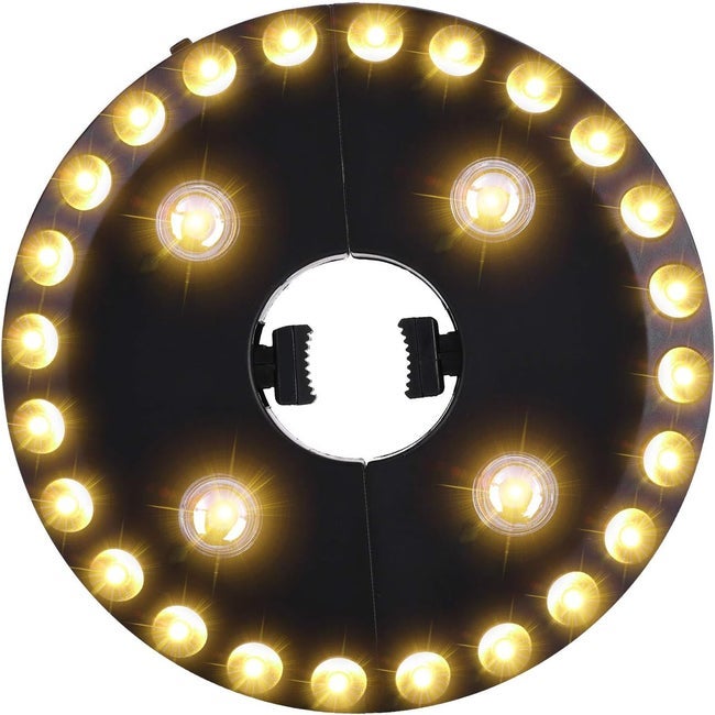 Podświetlany ciepłym, białym światłem parasol tarasowy, 3 tryby jasności, bezprzewodowy, 28 diod LED, 200 lumenów, zasilany 4 bateriami AA (brak w ze