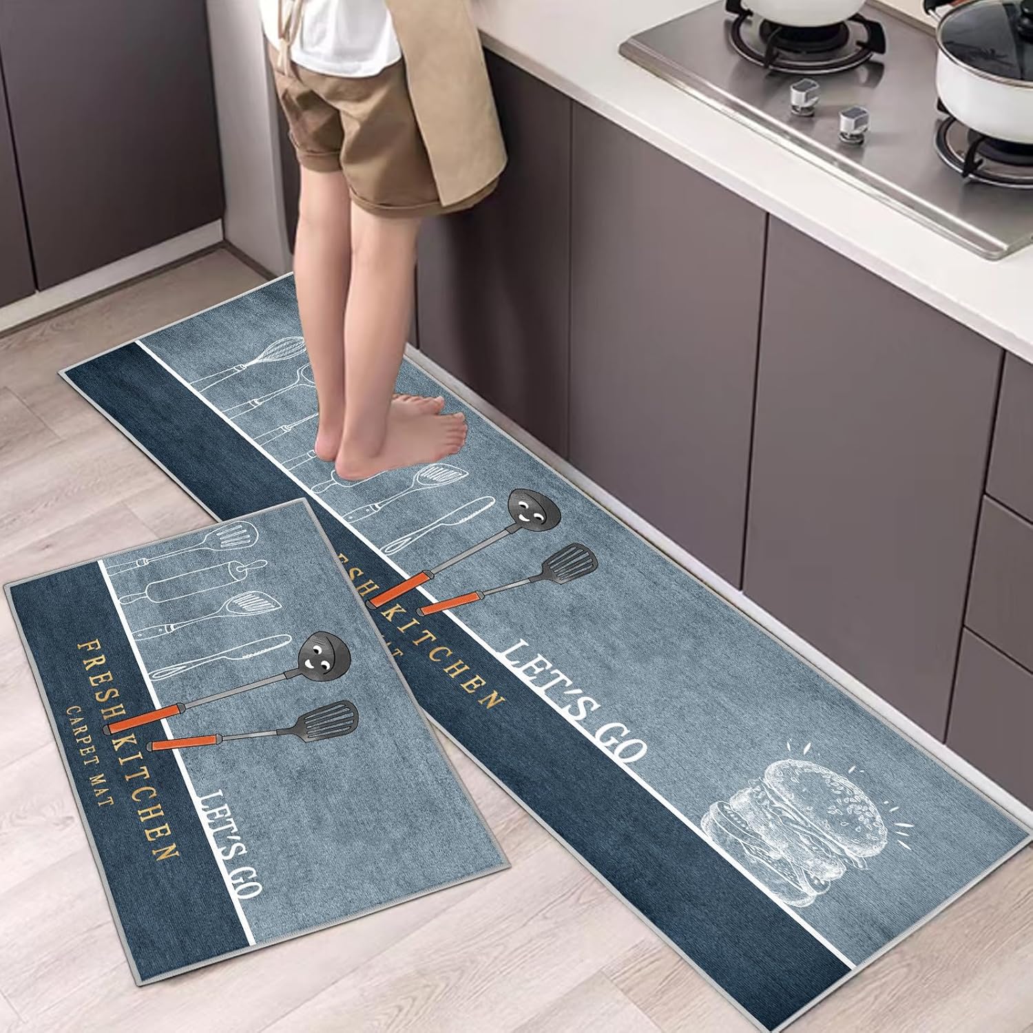 Zestaw 2 antypoślizgowych mat kuchennych – chłonnych (woda i olej) i odpornych na kurz (wzór: hamburger, 40 x 60 + 40 x 120 cm)