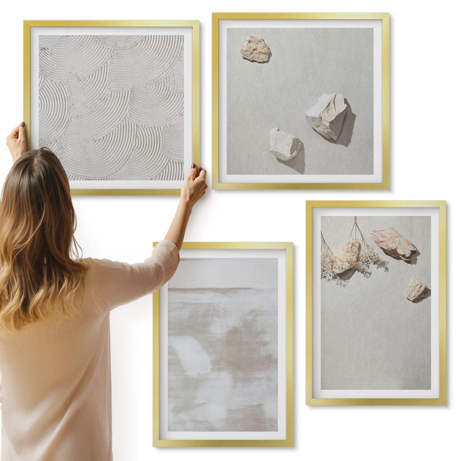 Galeria ścienna 4-częściowy komplet obrazów w złotych ramach - Piasek kamienie i wytarta tekstura boho styl - ArtPrintCave