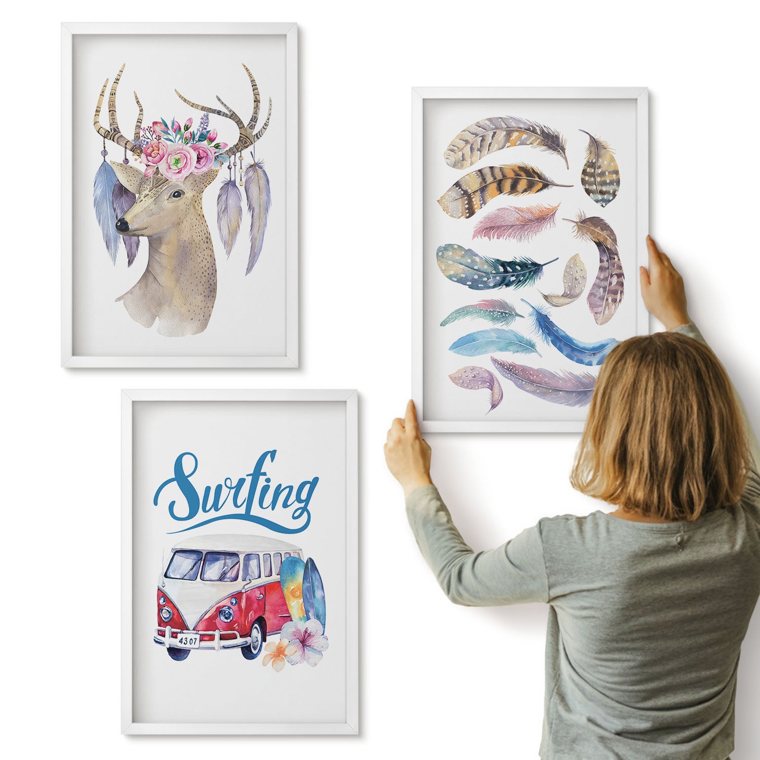 Galeria ścienna 3-częściowy komplet obrazów w białych ramach - Rogaty jeleń z kwiatami furgonetka wakacyjna pióra - ArtPrintCave