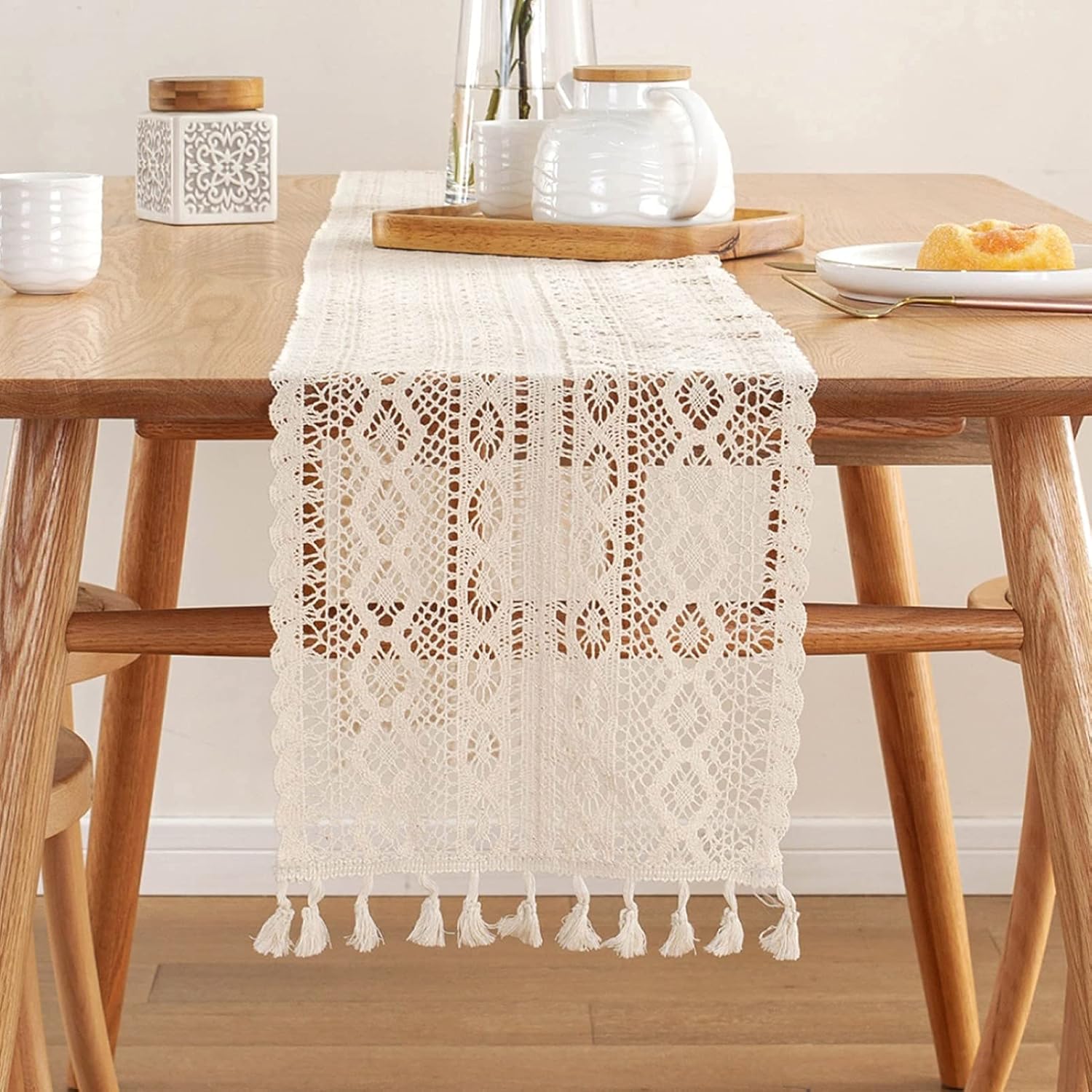 Beżowy bieżnik makramowy, 24 x 240 cm, bieżnik z koronki vintage z frędzlami, idealny na wesele w stylu boho, dekoracja stołu jadalnego