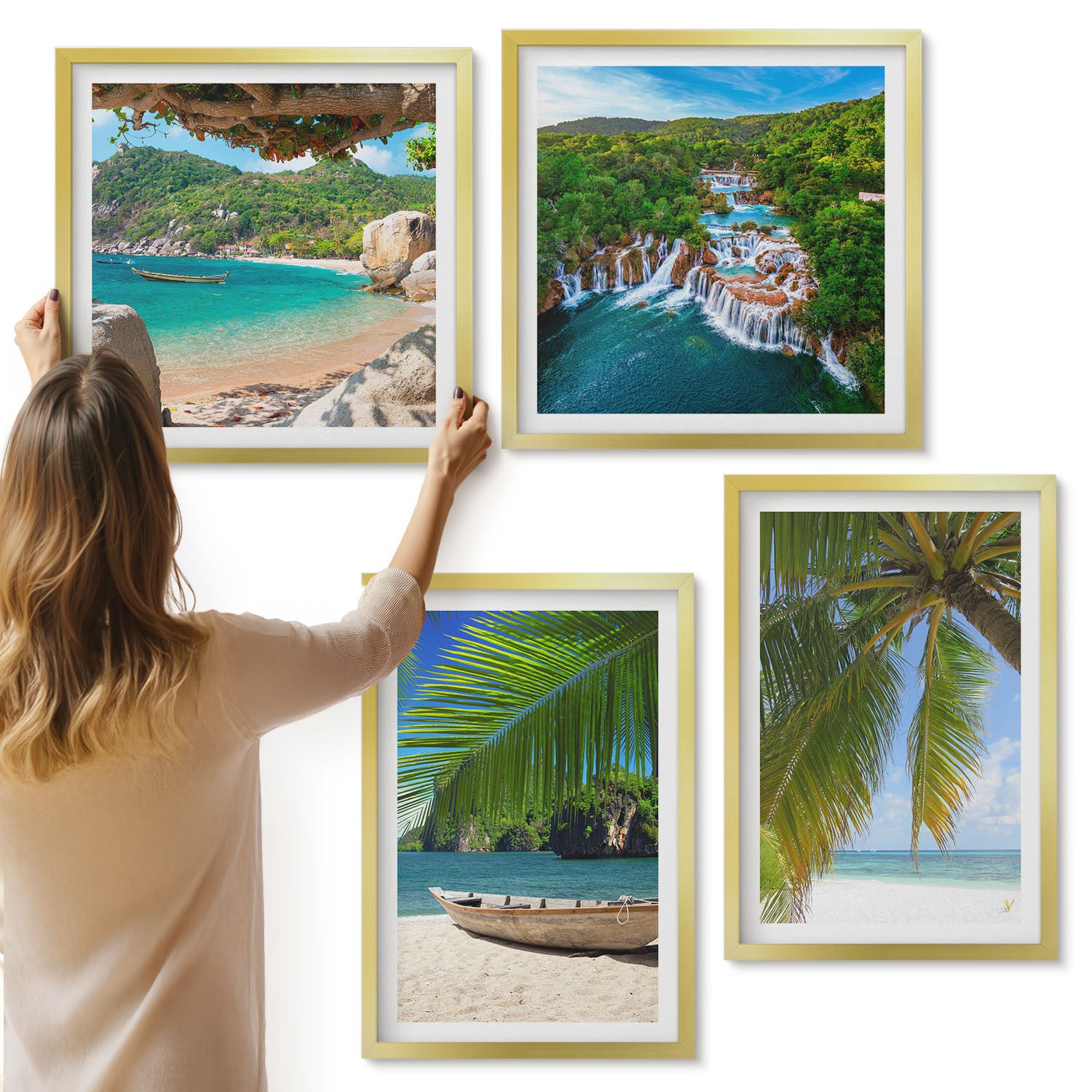 Galeria ścienna 4-częściowy komplet obrazów w złotych ramach - Plaża z łodzią wodospady i palmy w tropikach - ArtPrintCave